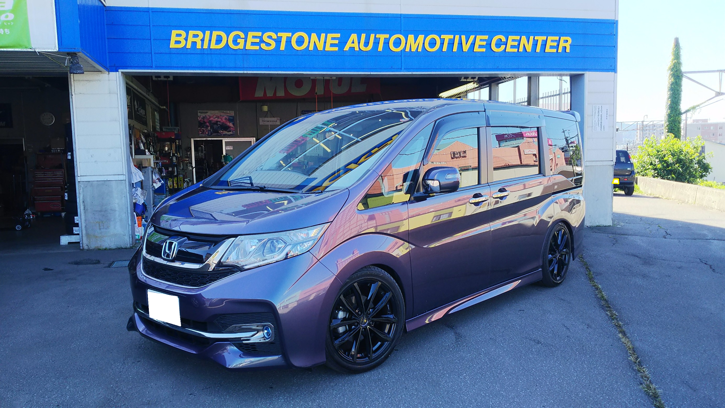 Honda Stepwgnに車高調交換 ホンダ ステップワゴン Pit作業レポート Cockpit Age3 コクピットエイジ 車 のカスタマイズにかかわるスタッフより