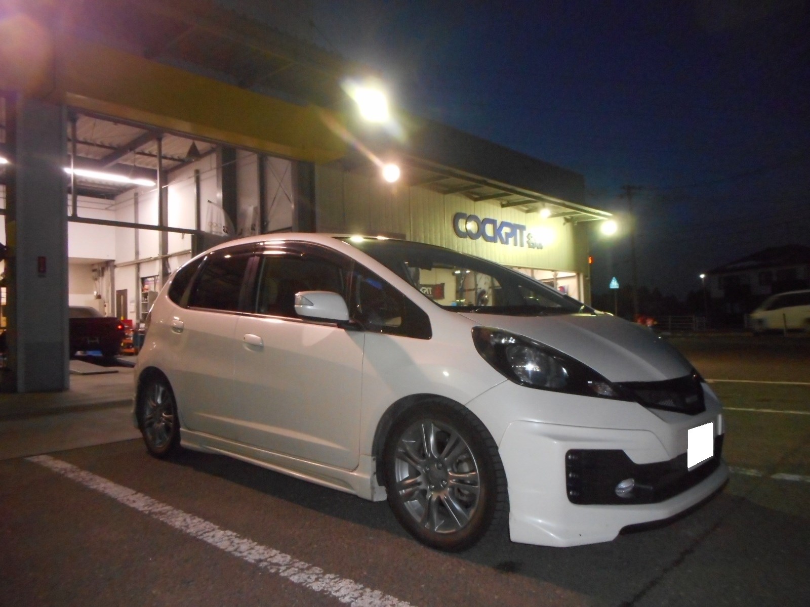 Fit Rs Ge8 車高調取り付け ホンダ フィット カスタマイズ別ショーケース コクピット 名取 お店の取付加工事例紹介