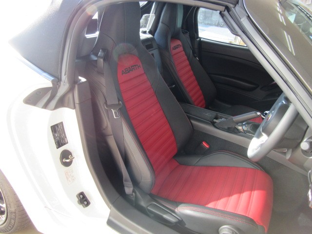 レカロシートを装着すると、走りがもっと楽しく快適に♪ ABARTH  