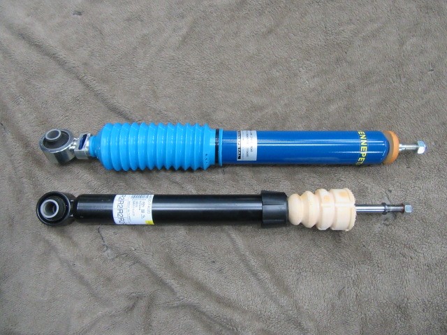 話題のc Hr Zyx10 が 納車直後に 激変 前編 トヨタ C Hr 店長アサコのブログ コクピット 55 車のカスタマイズにかかわるスタッフより