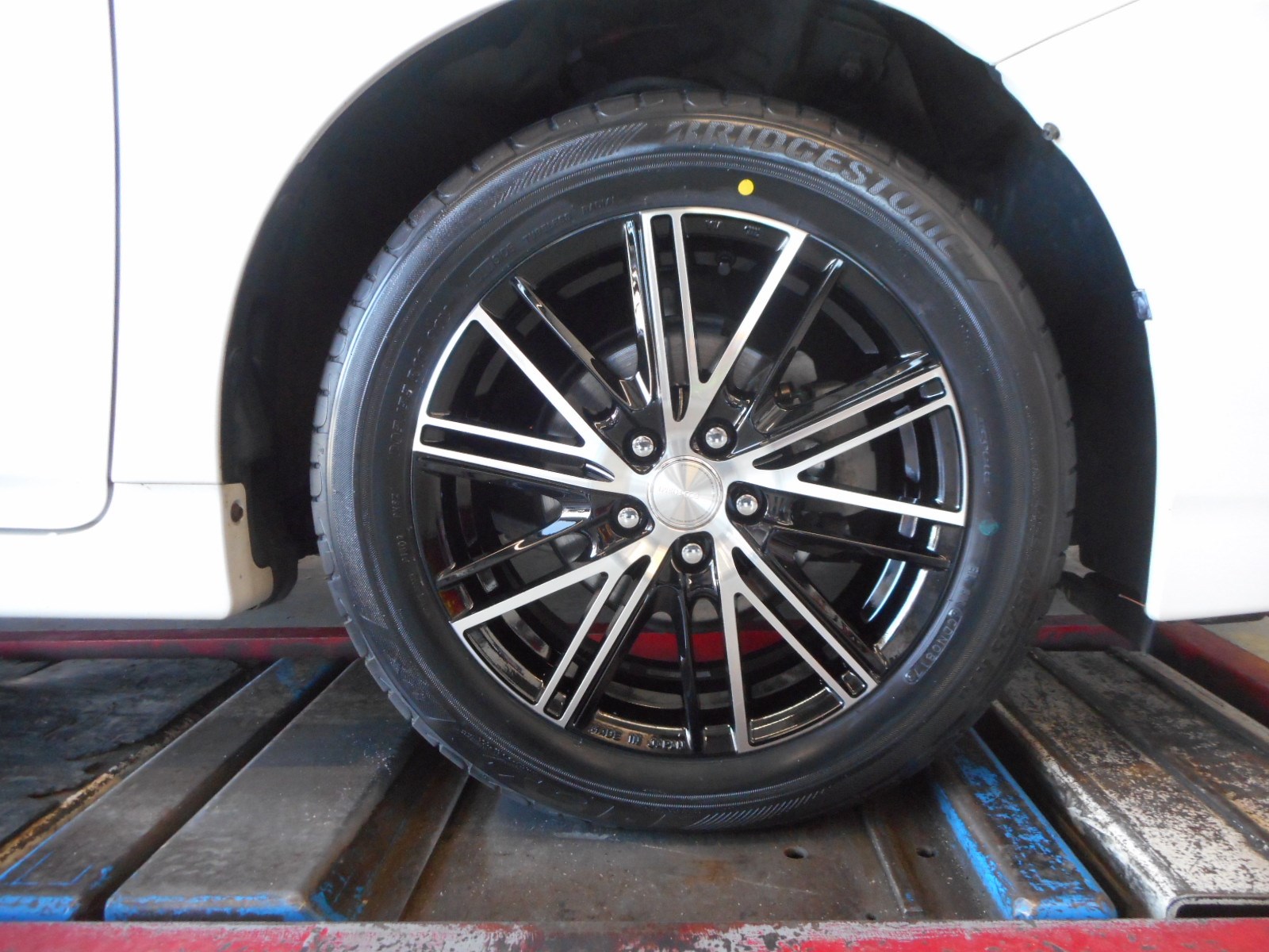 プリウス ECO FORME 装着 | トヨタ プリウス タイヤ | カスタマイズ別