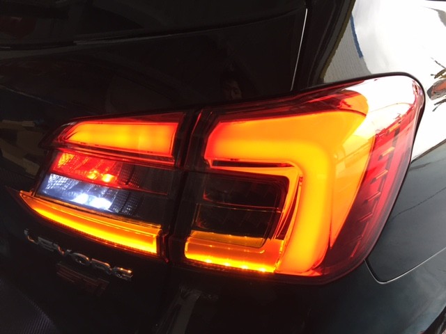 レヴォーグVM4 × ヴァレンティLEDテールランプ！ | スバル レヴォーグ HID・LED（その他電装系） HID・LED（その他電装系） > 電装 系関連パーツ取付 | スタッフ日記 | コクピット 107 | 車のカスタマイズにかかわるスタッフより