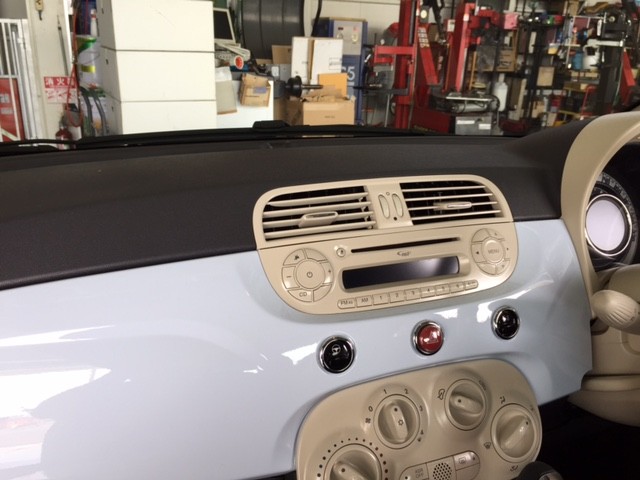 FIAT500（フィアット500）× ナビ取付！ | フィアット 500 AV・カーナビ・ドライブレコーダー・ETC AV・カーナビ・ドライブレコーダー・ETC  > ナビゲーション取付 | スタッフ日記 | コクピット 107 | 車のカスタマイズにかかわるスタッフより