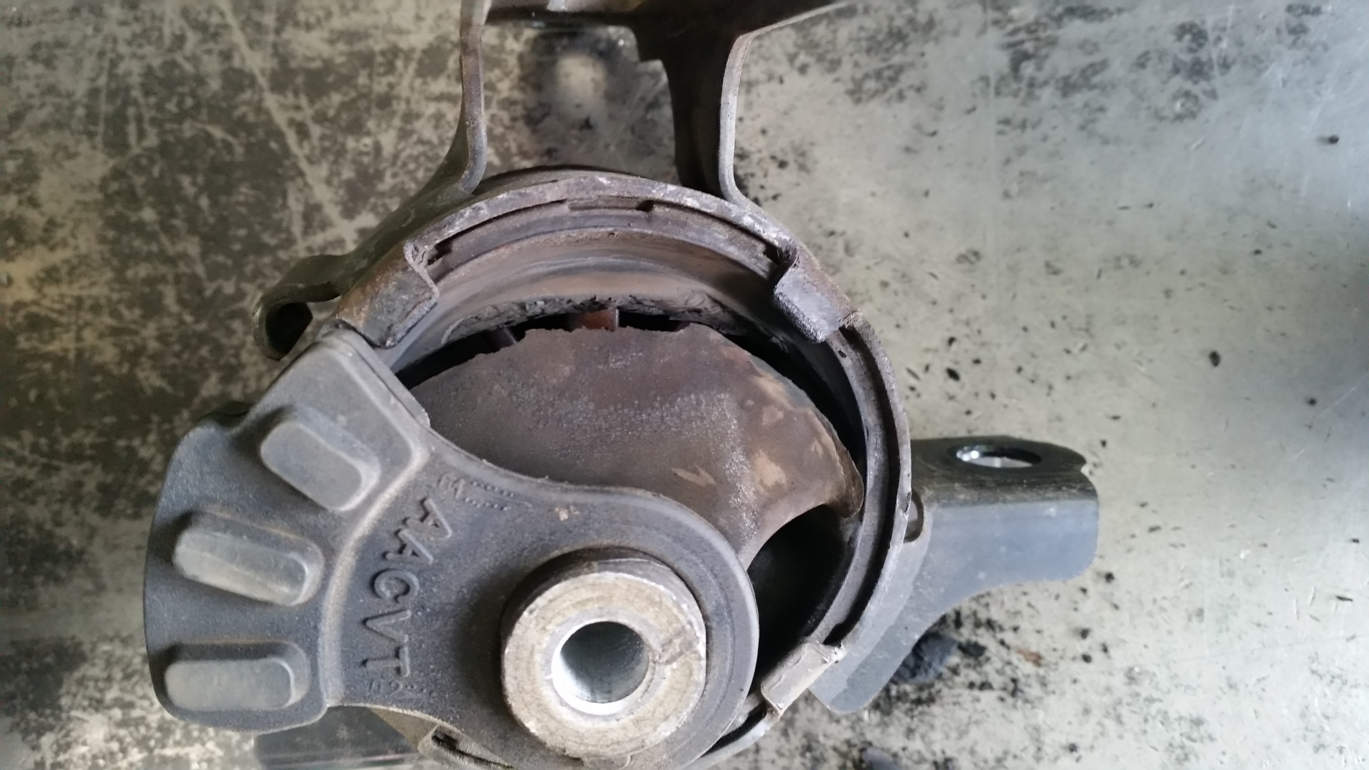 Gd3フィット エンジンマウント交換 テクニカルショーケース コクピット 前橋 お店の得意技紹介