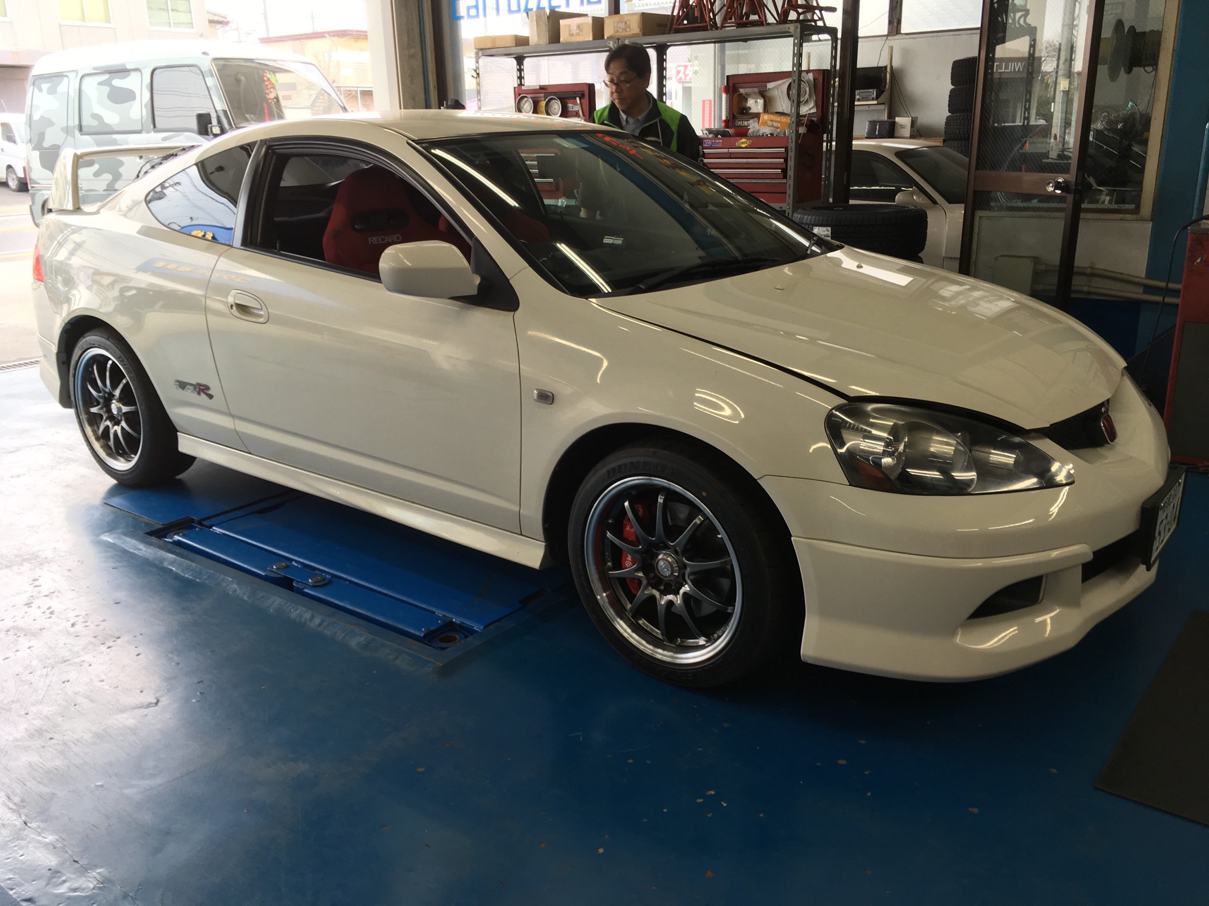 Dc5車高調取り付け ホンダ インテグラ カスタマイズ日記 コクピット 相模原 車のカスタマイズにかかわるスタッフより