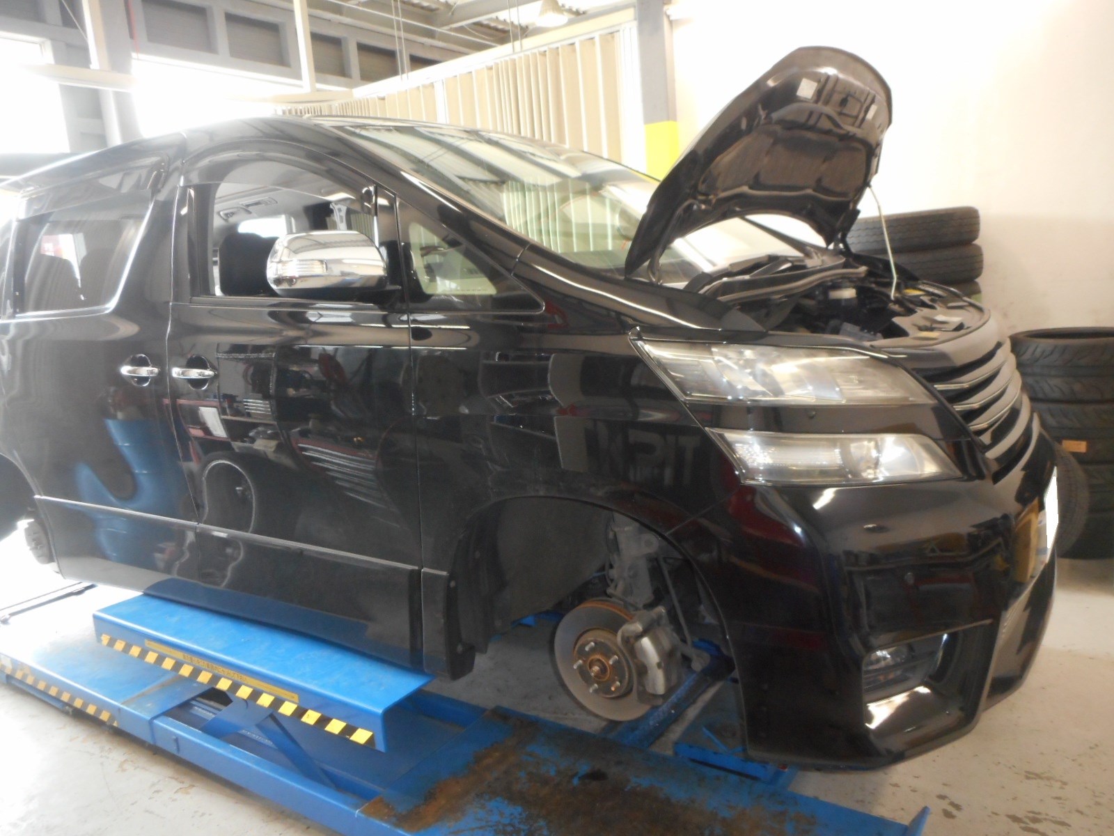 ヴェルファイア Anh25w 車高調 トヨタ ヴェルファイア 足まわり サスペンション ブレーキ カスタマイズ別ショーケース コクピット 名取 お店の取付加工事例紹介