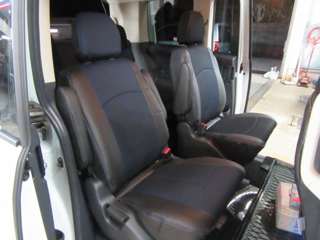 子育て中のご家庭には 新車時のシートカバー取り付けがオススメ 三菱 デリカd 5 店長アサコのブログ コクピット 55 車のカスタマイズにかかわるスタッフより