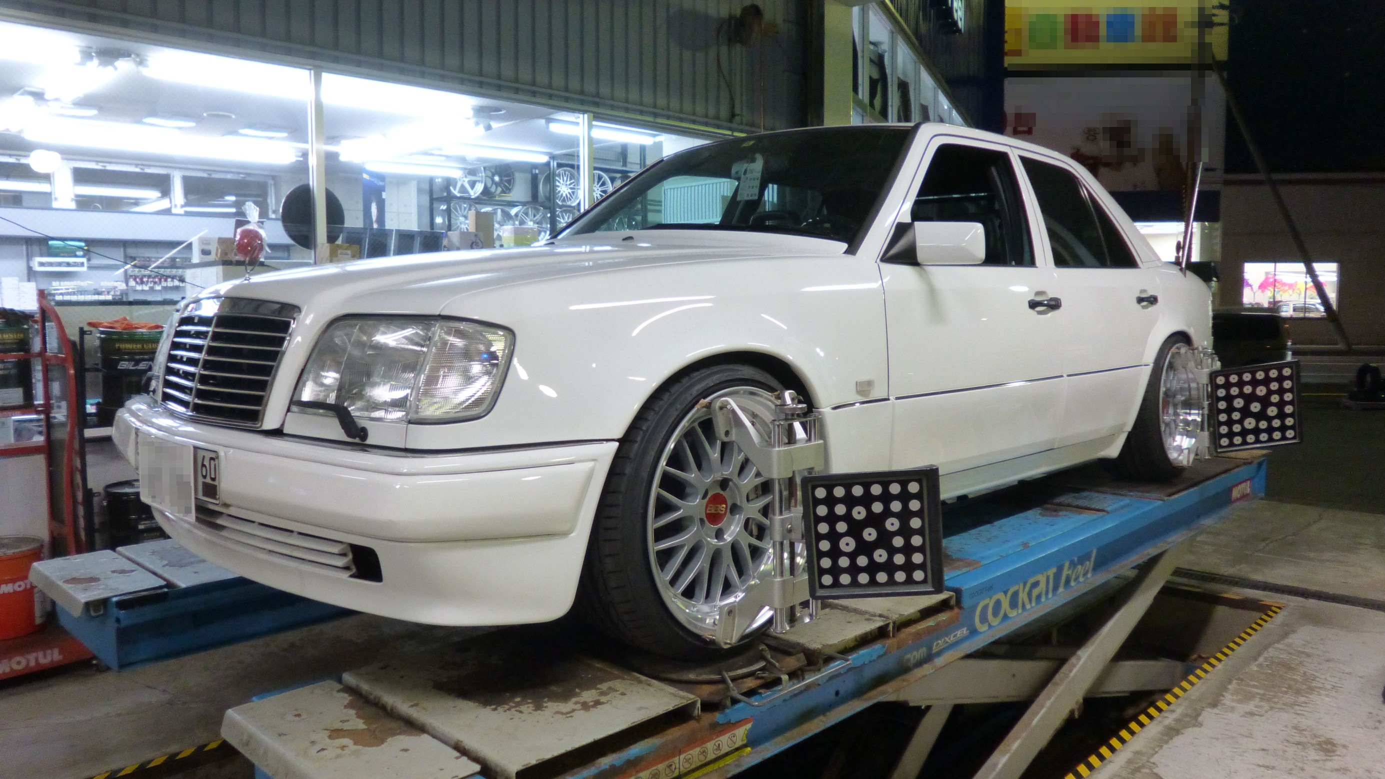 Mercedes-Benz（メルセデス・ベンツ）W124 E500 の一括仕上げ作業。 | メルセデス・ベンツ Eクラス  足まわり（サスペンション・ブレーキ） ホイール > 4輪トータルアライメント測定・調整 | Feel Book | スタイルコクピット フィール |  車のカスタマイズにかかわる ...