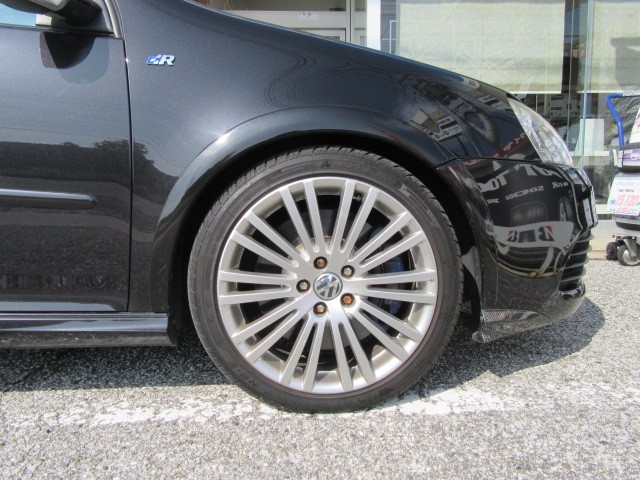 ゴルフⅤ R32のハイパワーを、“POTENZA S001”と“TE37 SAGA”で