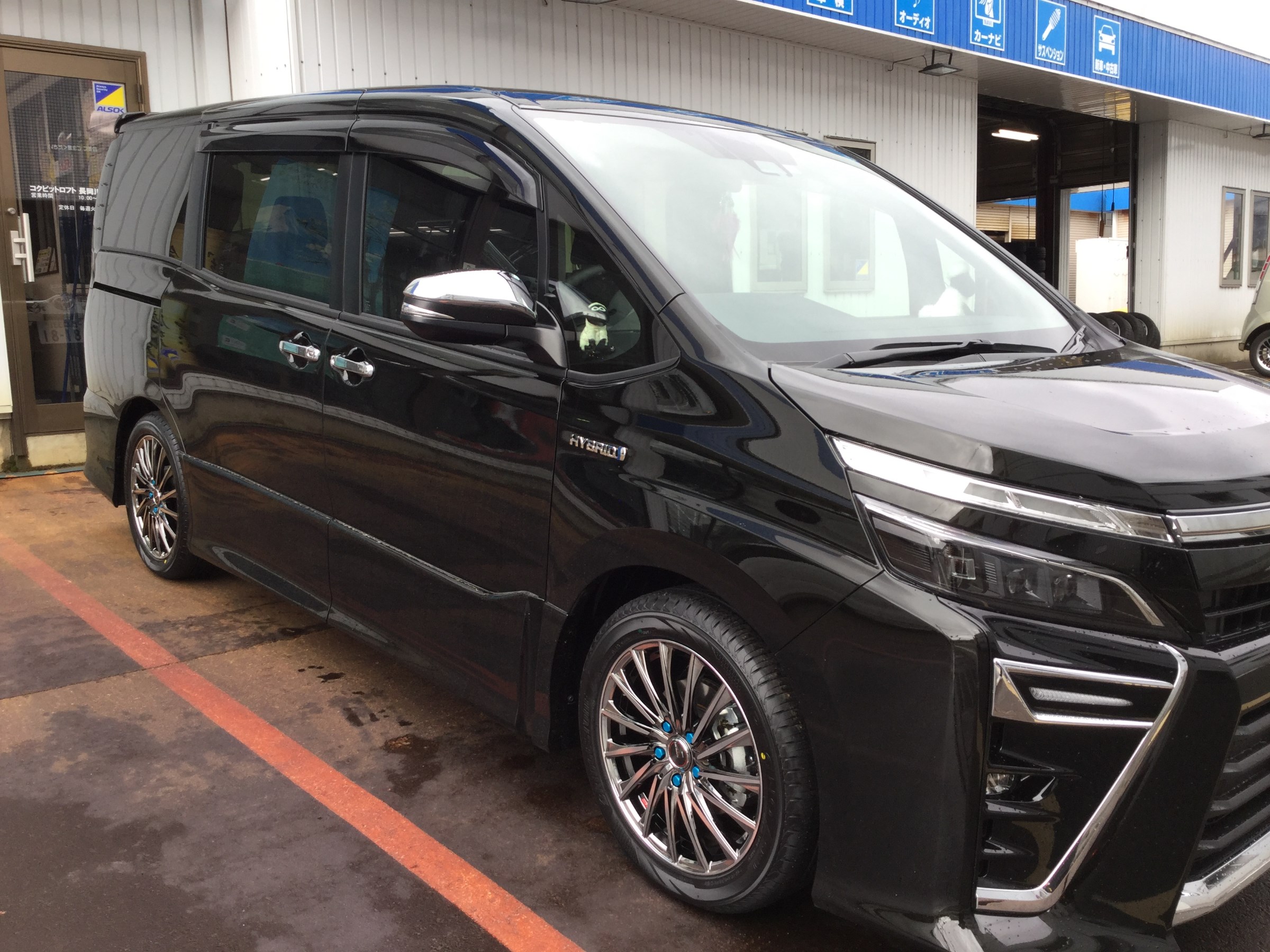 新車VOXYにタイヤ＆ホイールセット | トヨタ ヴォクシー | スタッフ