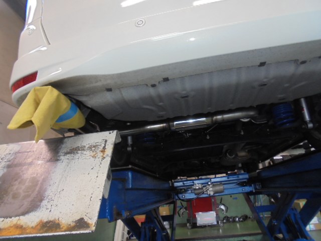 先日のセレナ続き! 日産 セレナ 吸・排気系 吸・排気系 マフラー取付 アフターパーツ取り付け事例☆ コクピット 麻生  お店の得意技紹介