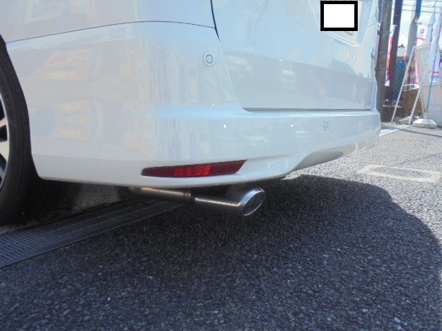 先日のセレナ続き! 日産 セレナ 吸・排気系 吸・排気系 マフラー取付 アフターパーツ取り付け事例☆ コクピット 麻生  お店の得意技紹介