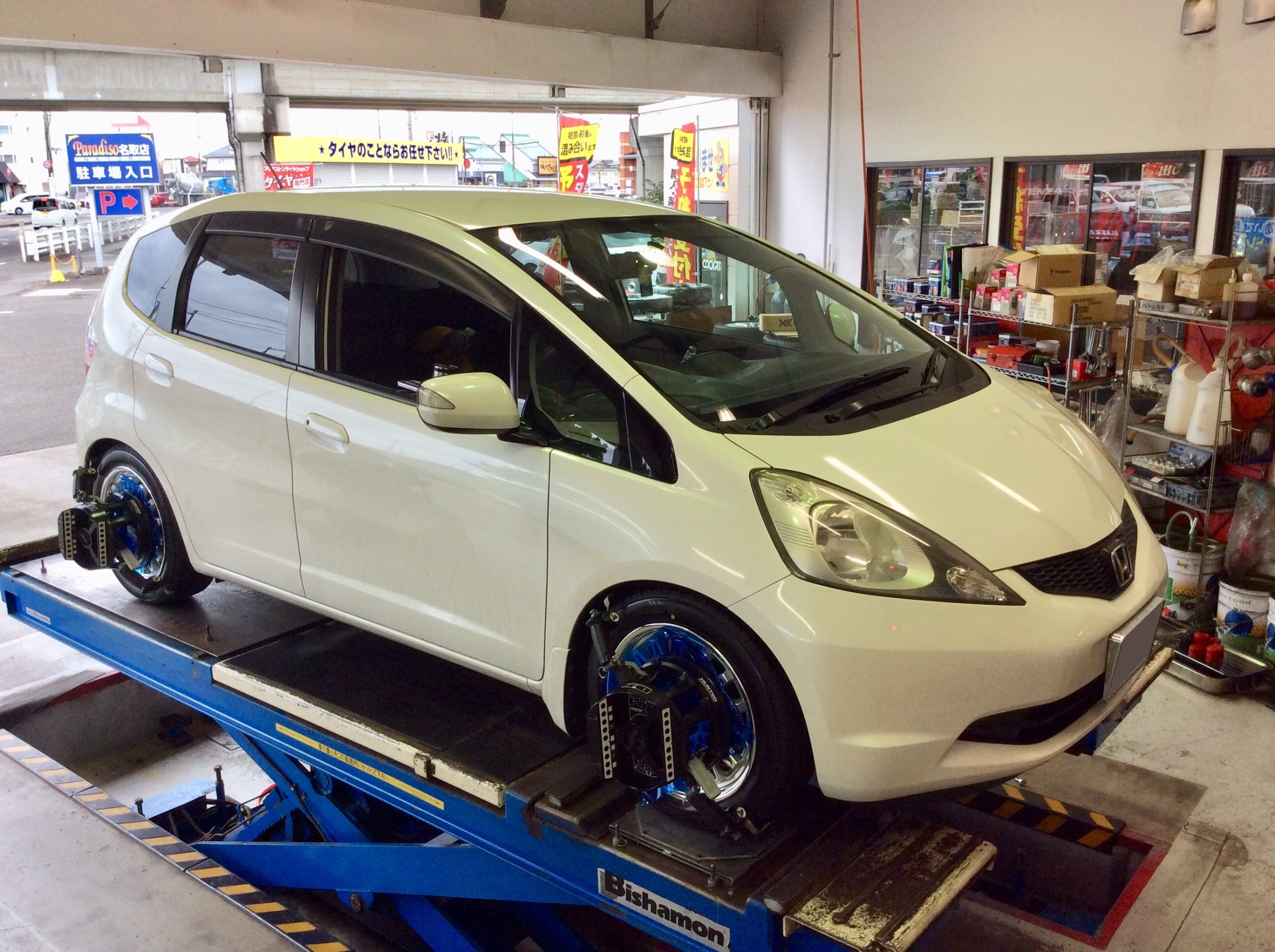 FIT GE6 タイヤ＆アルミホイール装着します！ ホンダ フィット タイヤ カスタマイズ別ショーケース コクピット 名取  お店の取付加工事例紹介