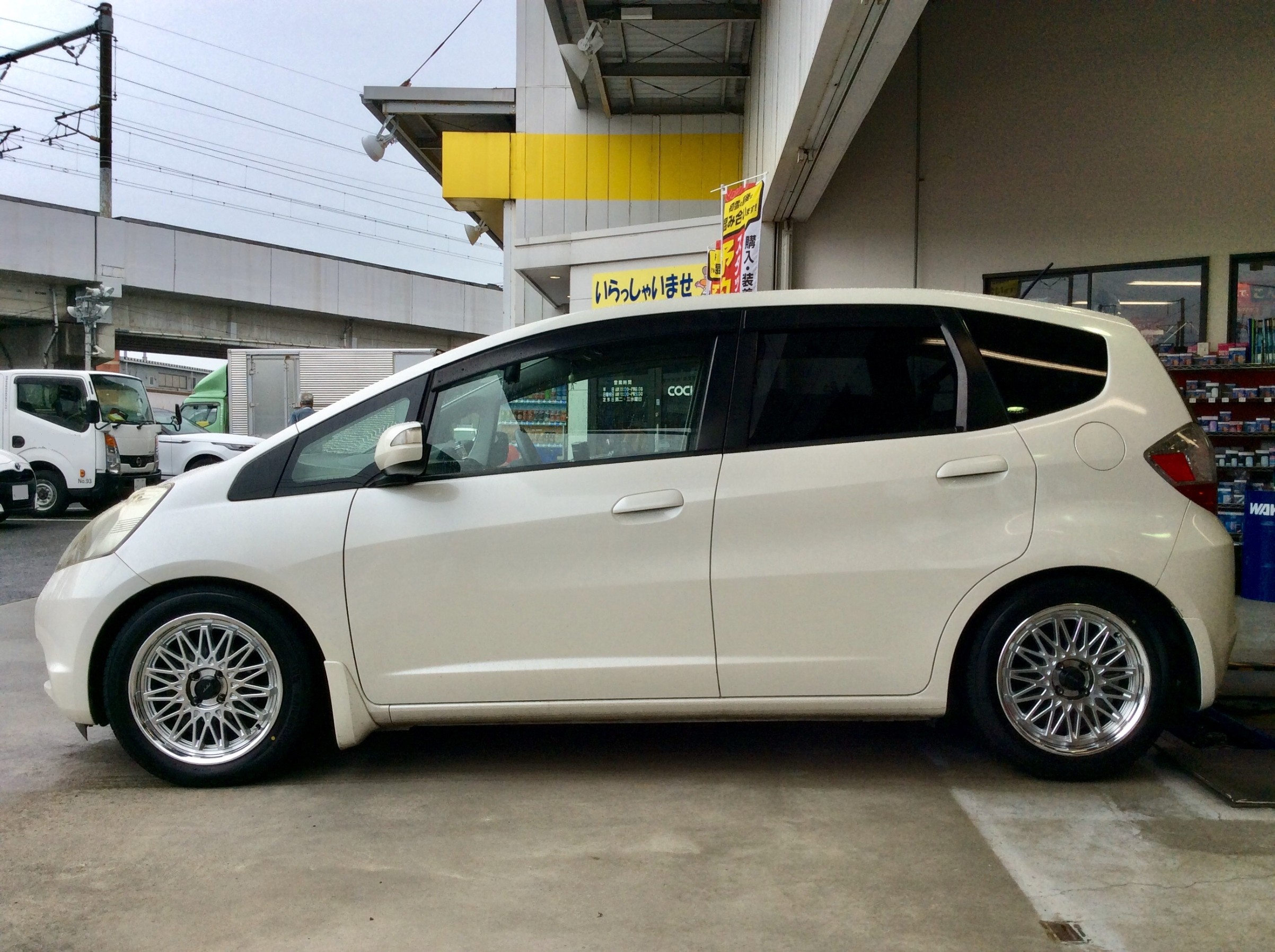 FIT GE6 タイヤ＆アルミホイール装着します！ | ホンダ フィット