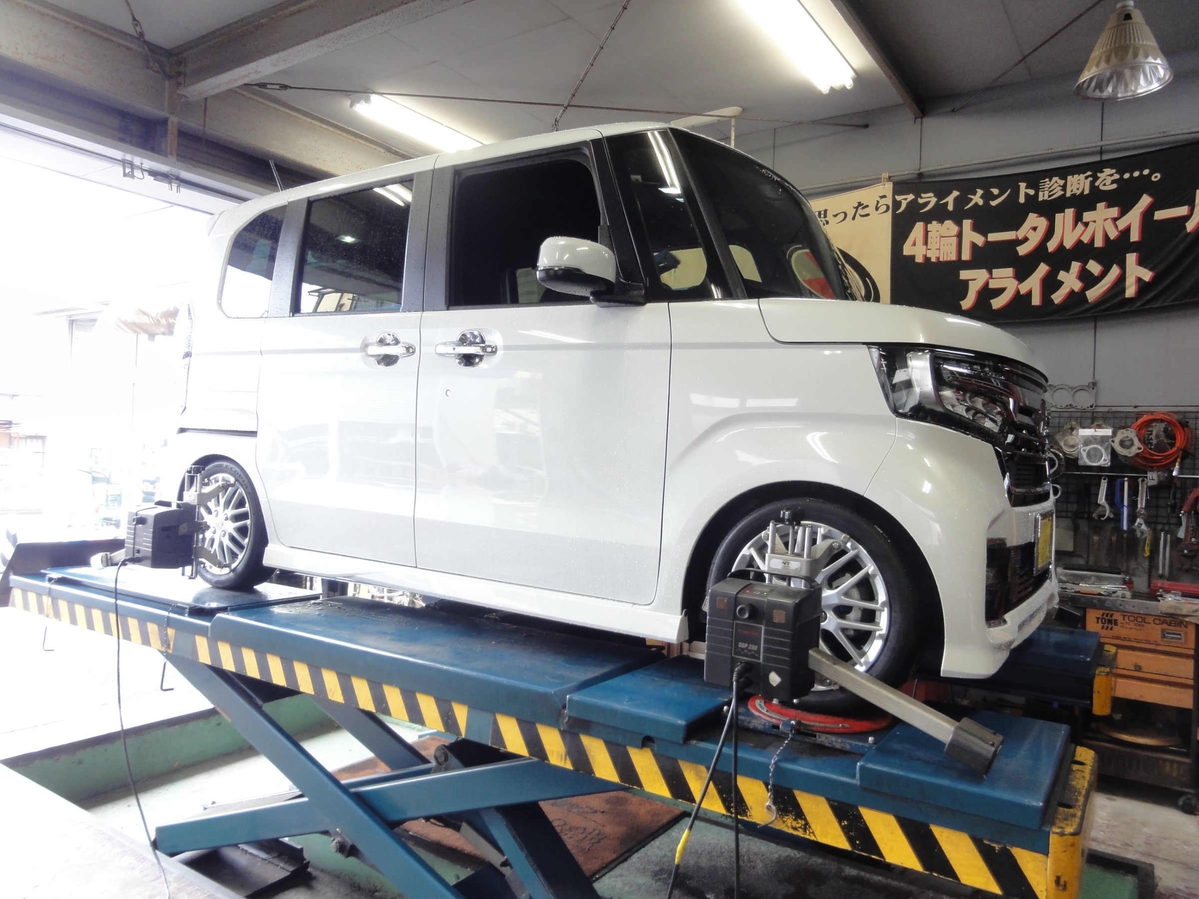 N-BOXカスタム（JF3）テイン製車高調「FLEX-Z」装着＆アライメント作業