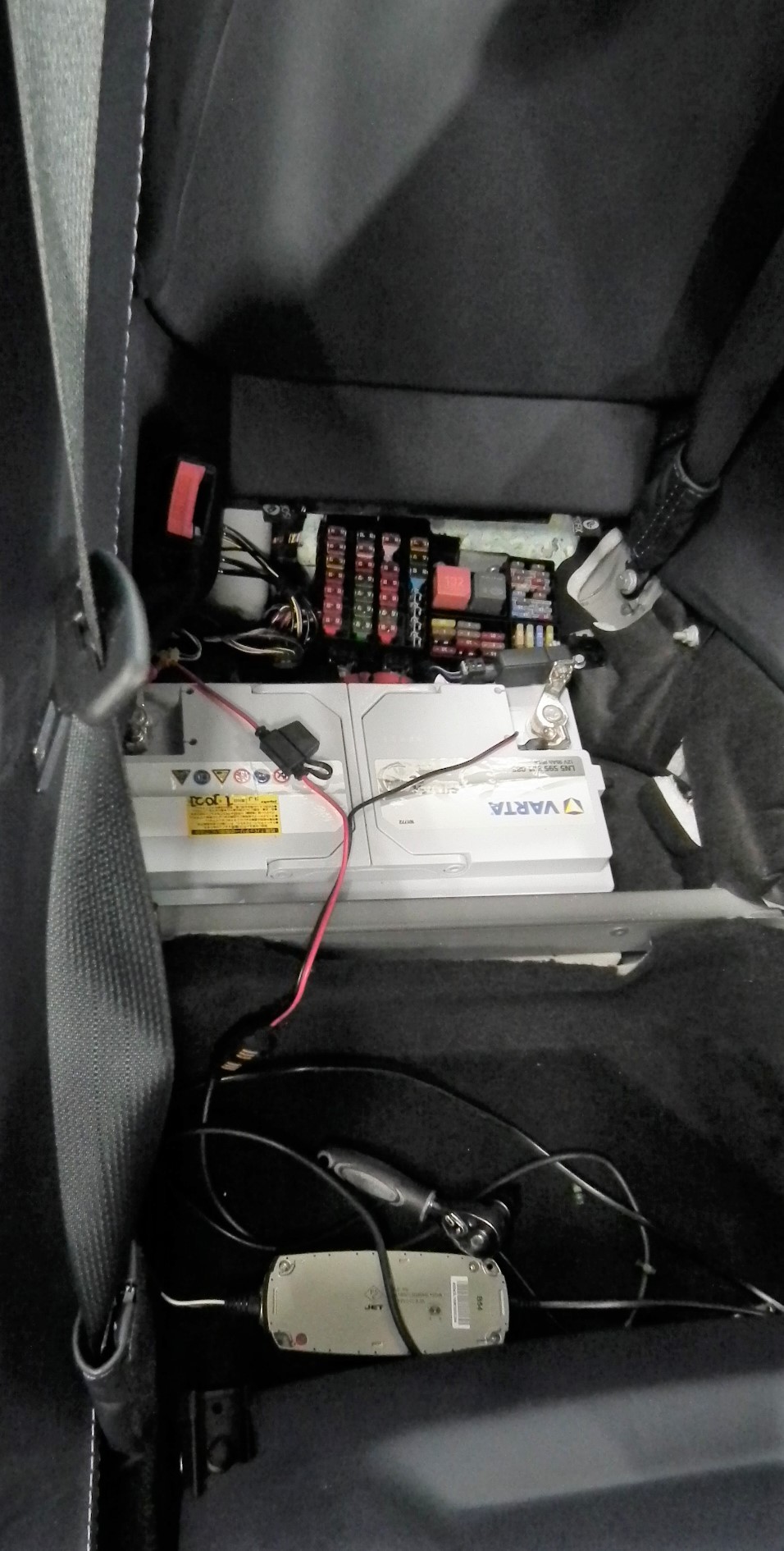 本日の作業紹介 【アストンマーティン DB11 バッテリー交換