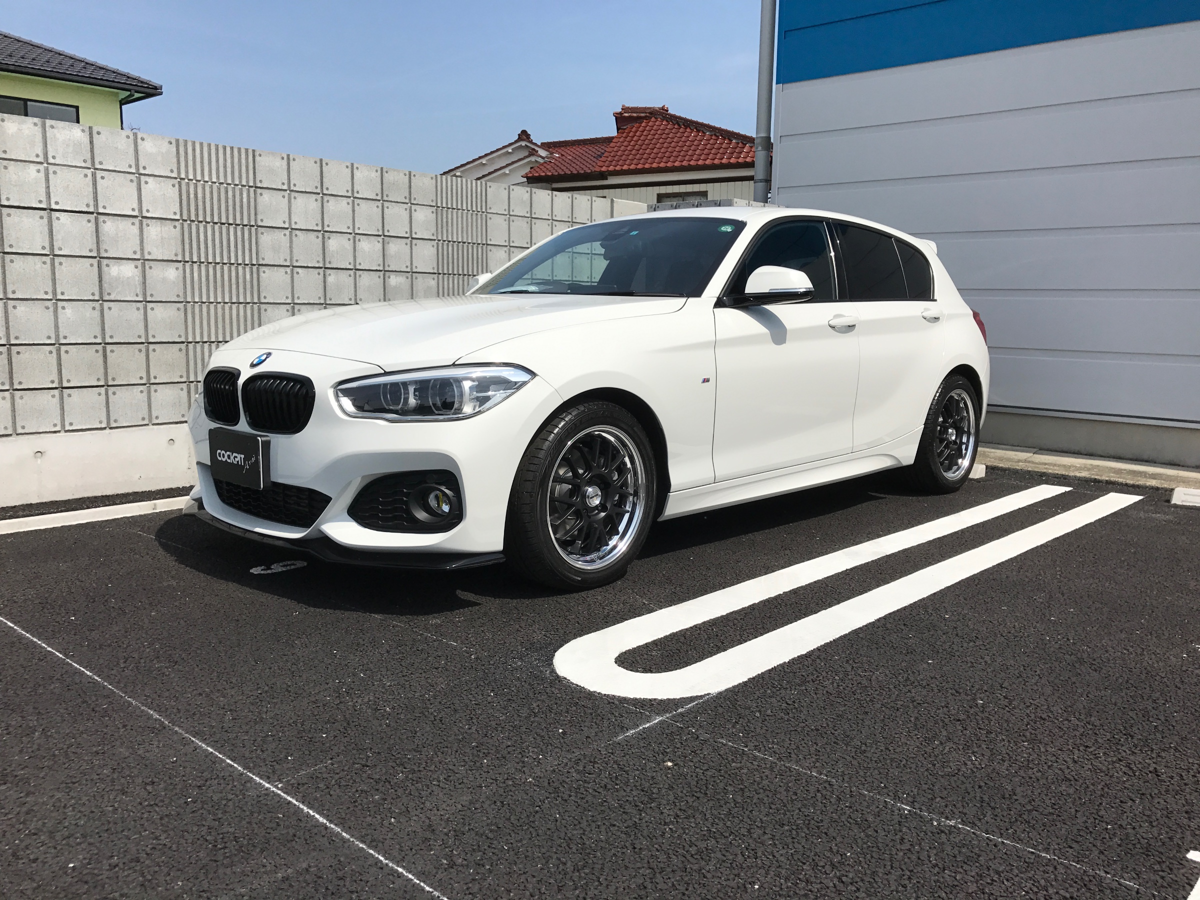 BMW 118i Mスポーツ | オーナーズカーインデックス | カスタマイズカー紹介 | コクピット 荒井 |  お客さまの車高調、ドレスアップ、カスタマイズなど加工取付事例車両の紹介
