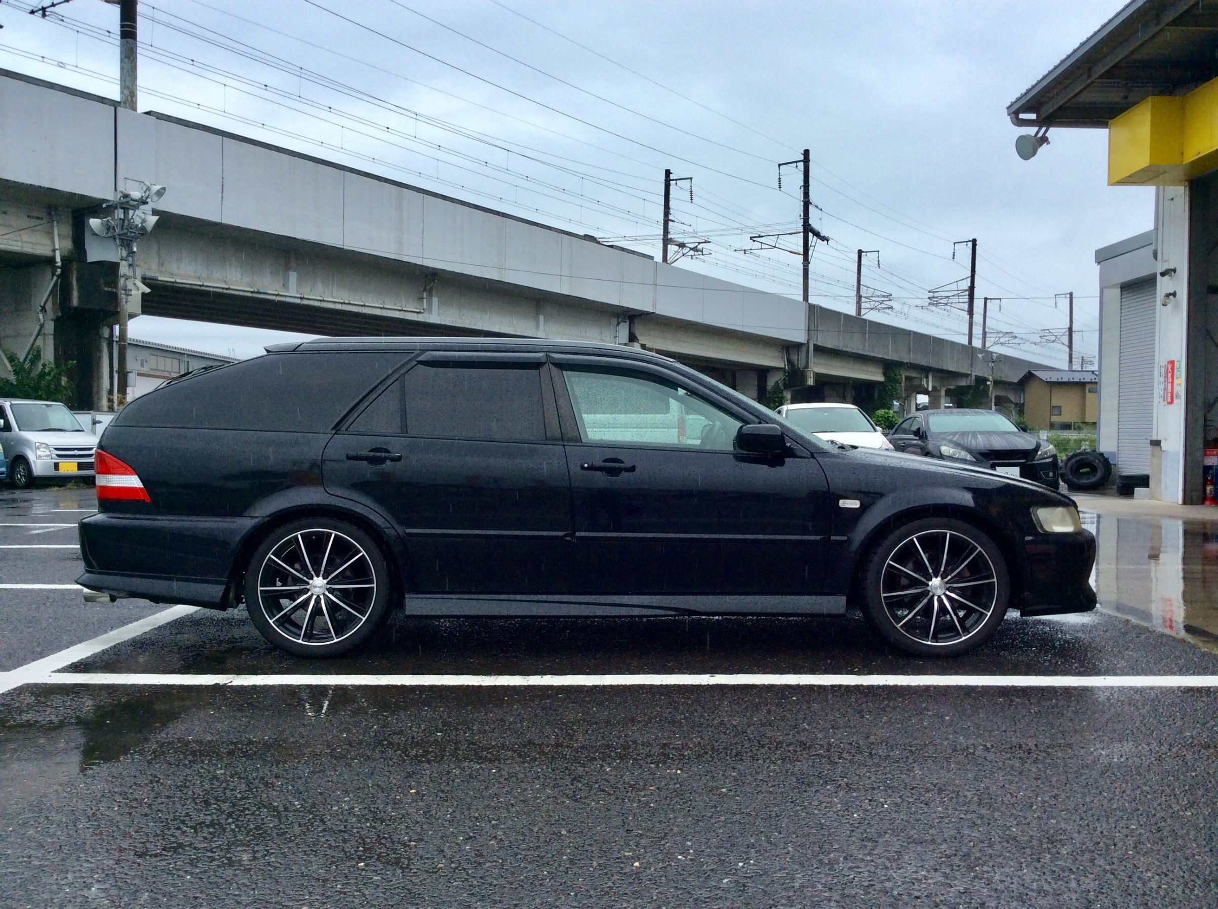 アコードワゴン Ch9 車高調取り付けます ホンダ アコード 足まわり サスペンション ブレーキ カスタマイズ別ショーケース コクピット 名取 お店の取付加工事例紹介