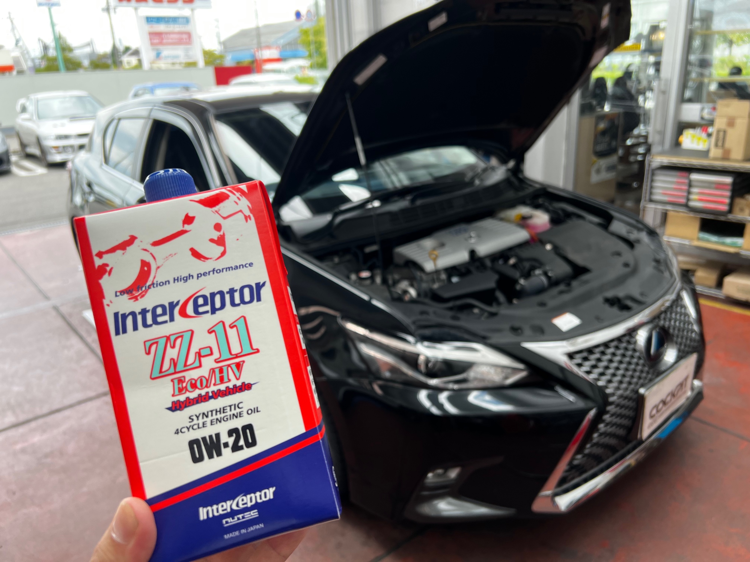 レクサス CT200h エンジンオイル交換《 ZWA10 × NUTEC ZZ-11 0w20 》 | レクサス CT200h メンテナンス（オイル・バッテリー他）  メンテナンス（オイル・バッテリー他） > エンジンオイル交換 | スタッフ 日記 | コクピット 荒井 | 車のカスタマイズにかかわるスタッフより