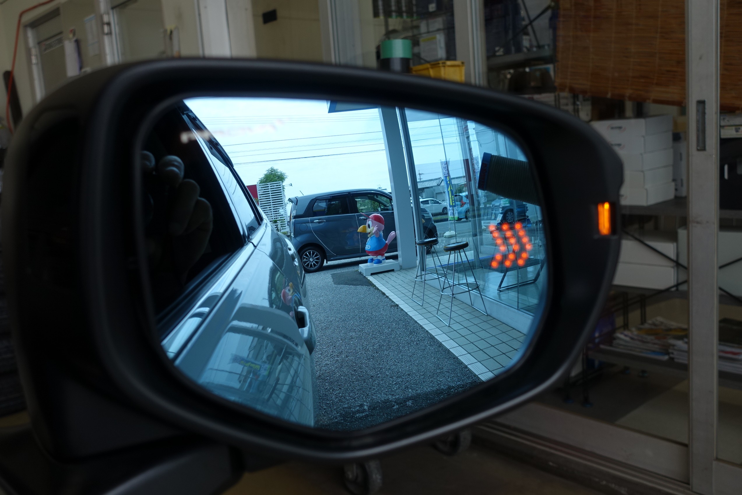抜群の見やすさとウインカー表示で安心安全のドライブをゲットしました