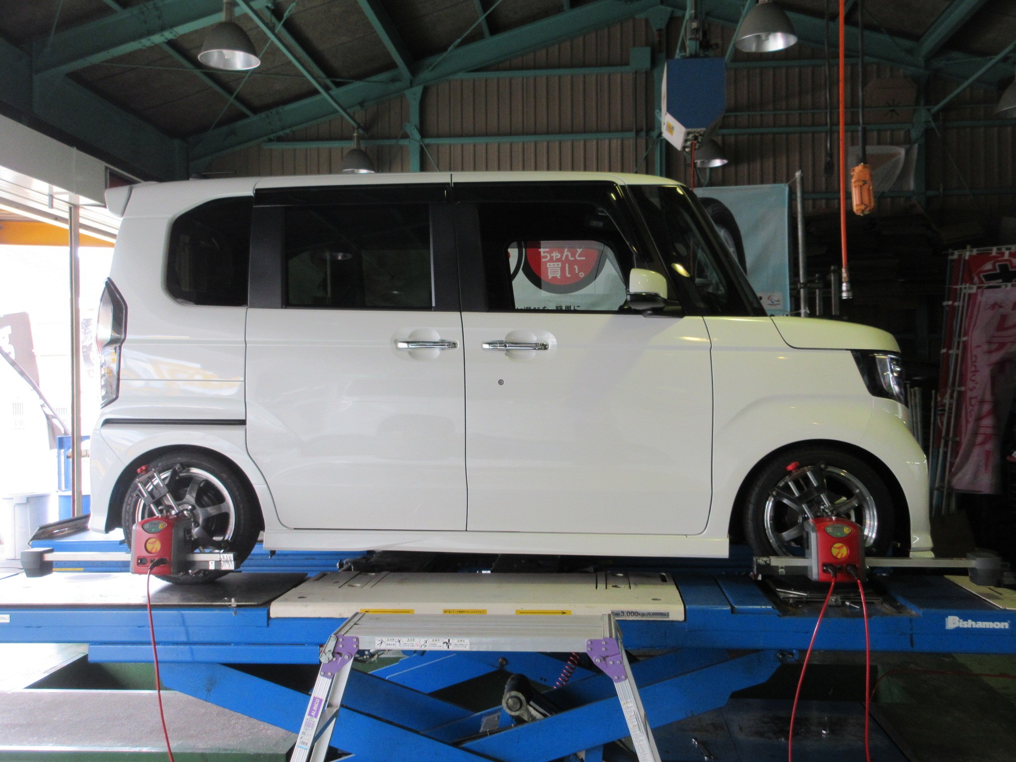 車高調取り付け後のアライメント調整 | ホンダ N-BOXカスタム 足