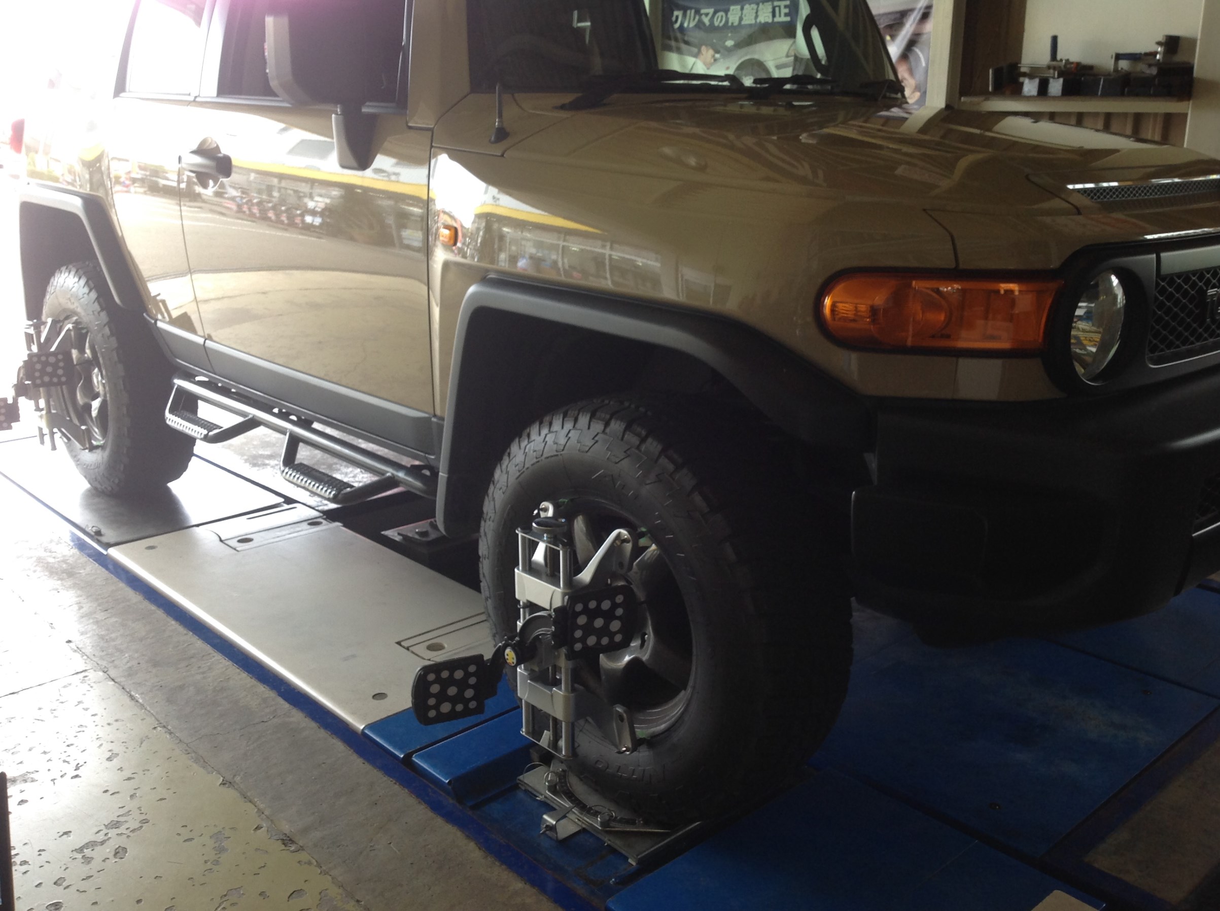 Fj クルーザーさん 車高アップ作戦 完成ですぅ トヨタ Fjクルーザー 足まわり サスペンション ブレーキ 足まわり サスペンション ブレーキ サスペンションパーツ関連取付 スタッフ日記 コクピット きねいわ 車 のカスタマイズにかかわるスタッフより