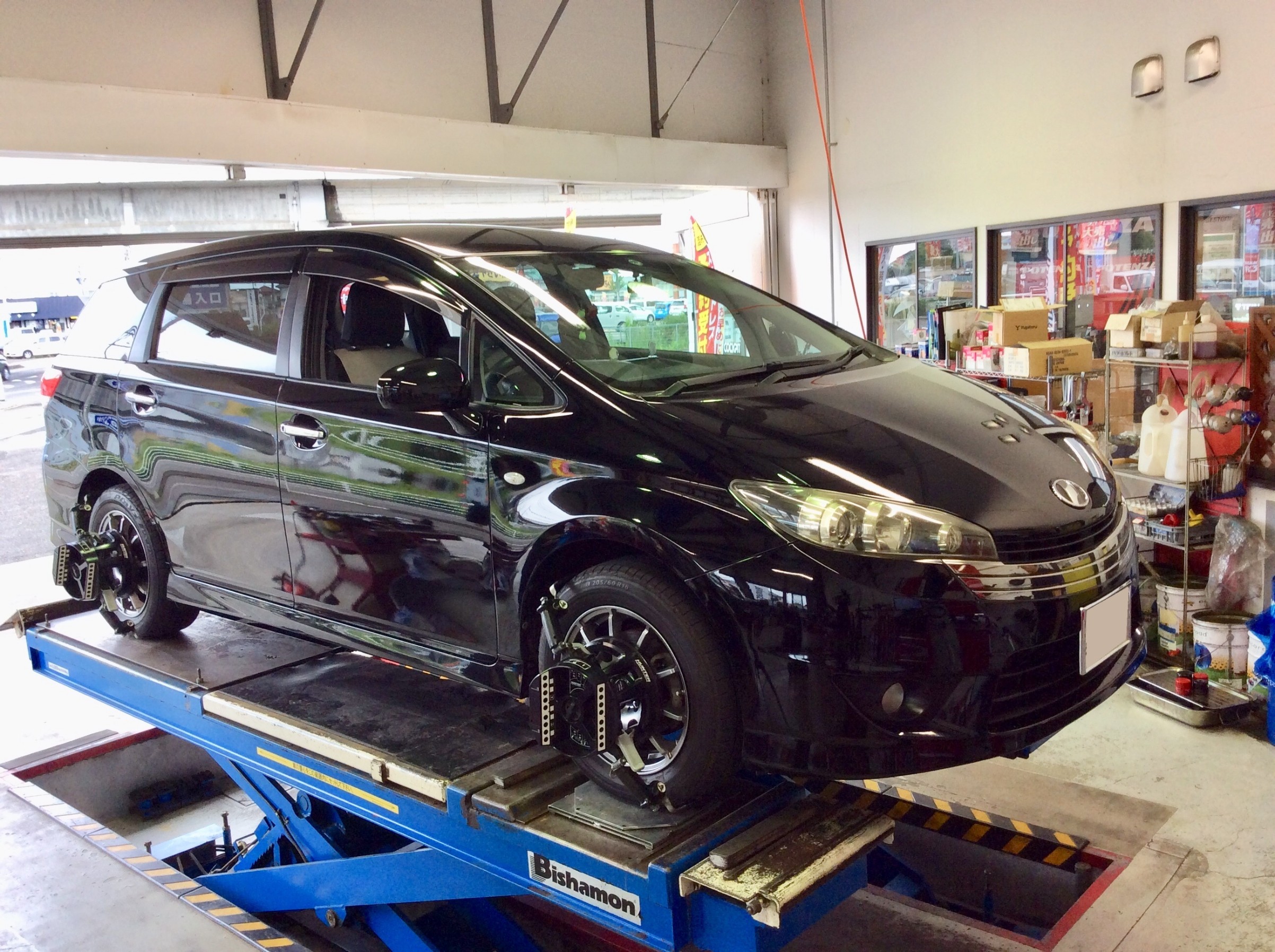 トヨタ ウィッシュ サスペンション 4ピース ウィッシュ KYB製ショックアブソーバー装着＆アライメント作業