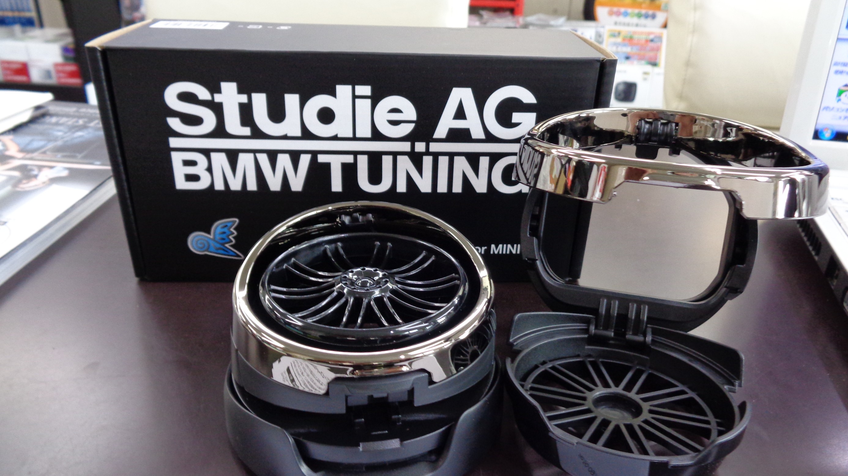 MINIオーナーへ!! 新商品 Studie（スタディ）カップホルダー フォー ミニ 早速入荷しました ♪ | ミニ インテリア インテリア >  ステアリング/シート交換 | Feel Book | スタイルコクピット フィール | 車のカスタマイズにかかわるスタッフより