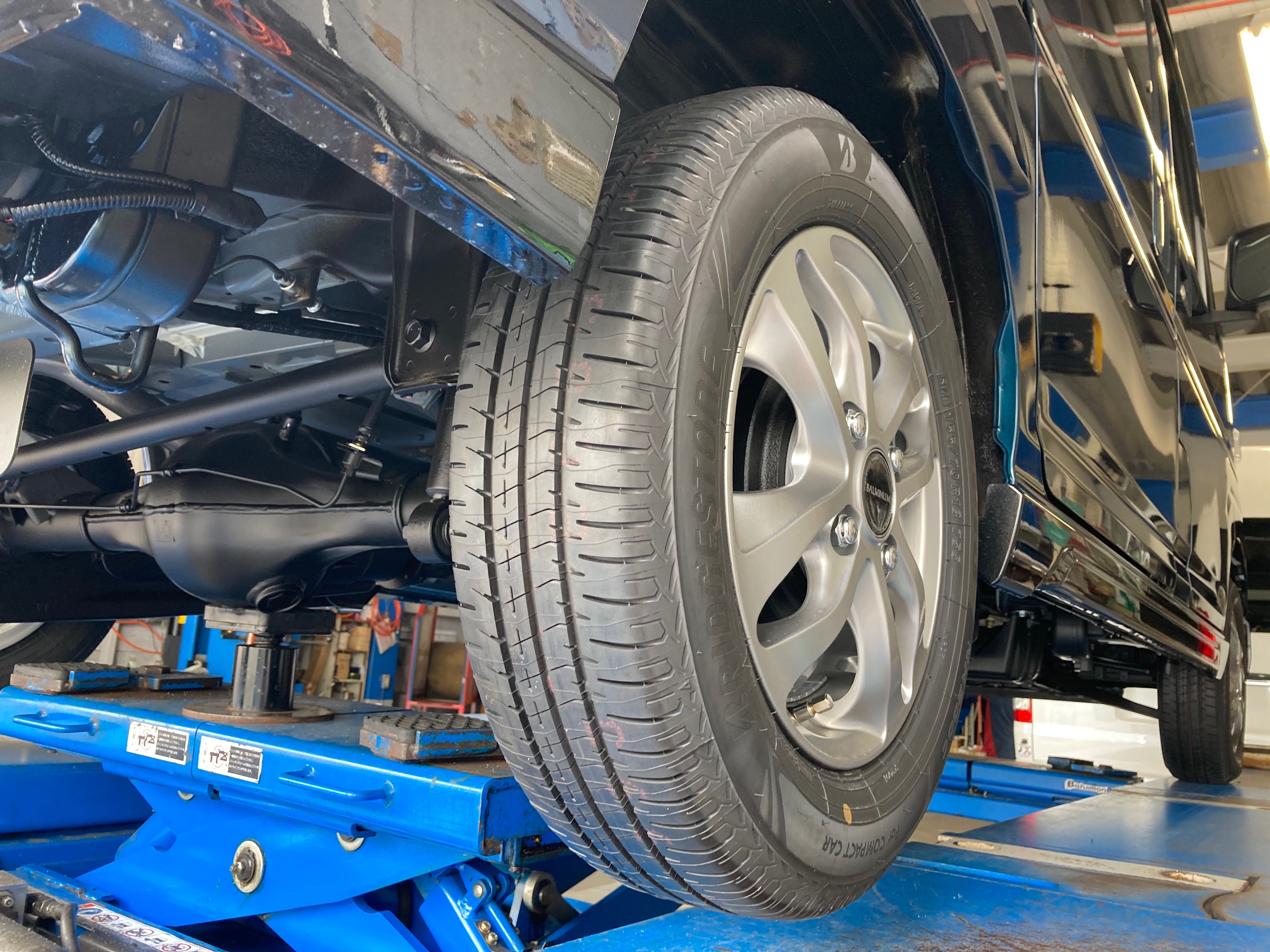 タイヤ交換！ 日産 ノートePOWER タイヤ タイヤ > タイヤ・ホイール交換 スタッフ日記 コクピット モリオカ 車の