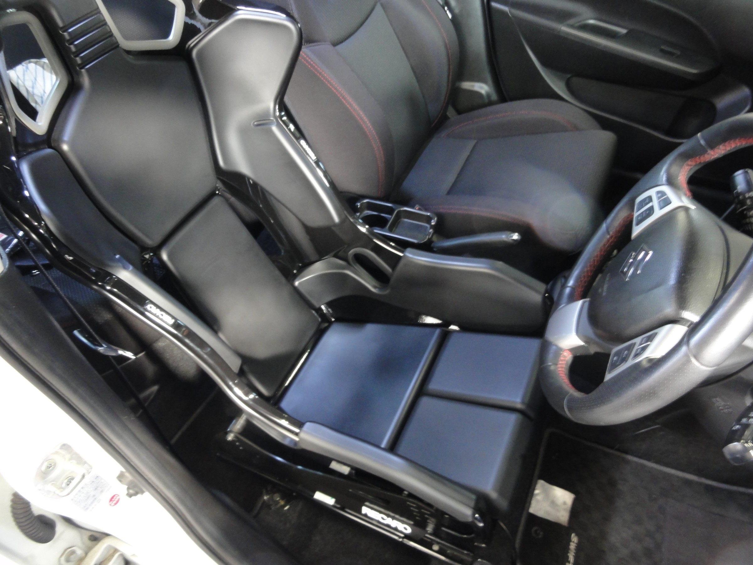 スイフトスポーツ（ZC32S）レカロ製モータースポーツシャルシート