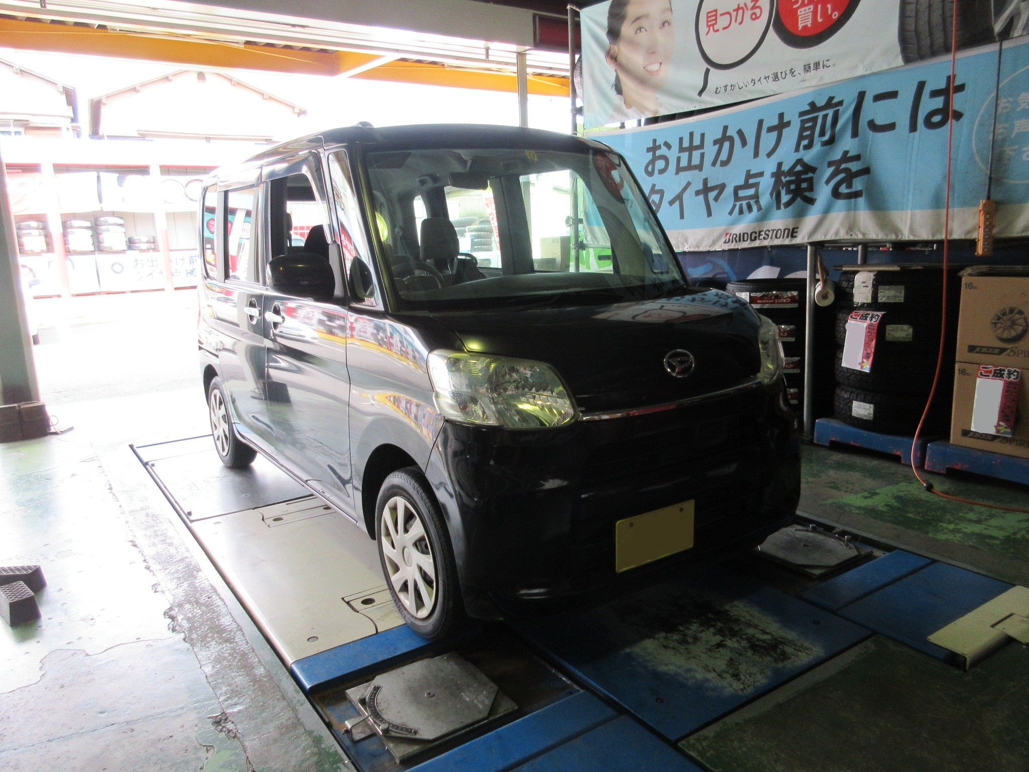 バッテリー上がり予防でバッテリー交換 ダイハツ タント メンテナンス オイル バッテリー他 Staff日記 コクピット さつま貝塚 車 のカスタマイズにかかわるスタッフより