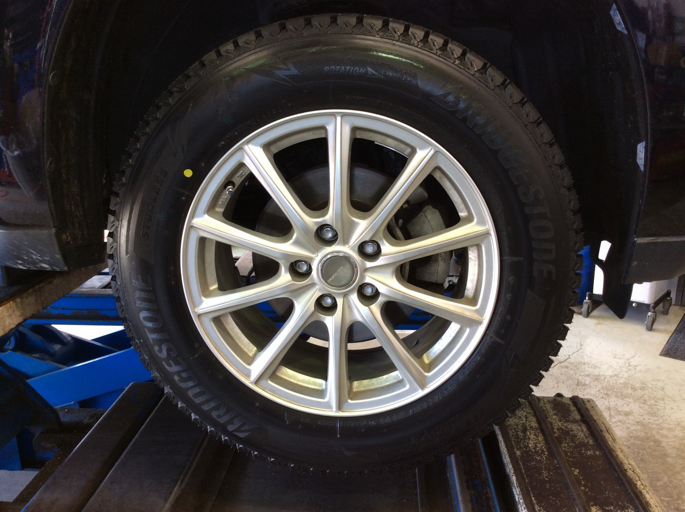 225/65R17スタッドレスブリザックDM-V3ハリアー外しwtaps