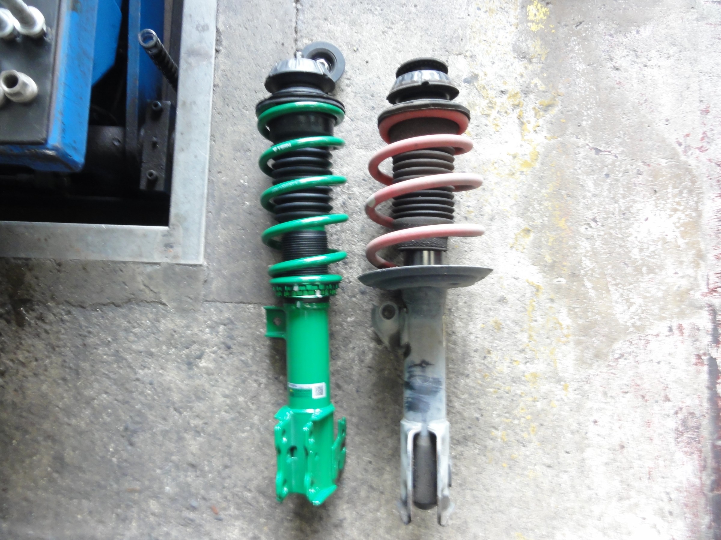 アクア（NHP10）テイン製車高調「STREET BASIS Z」装着＆アライメント