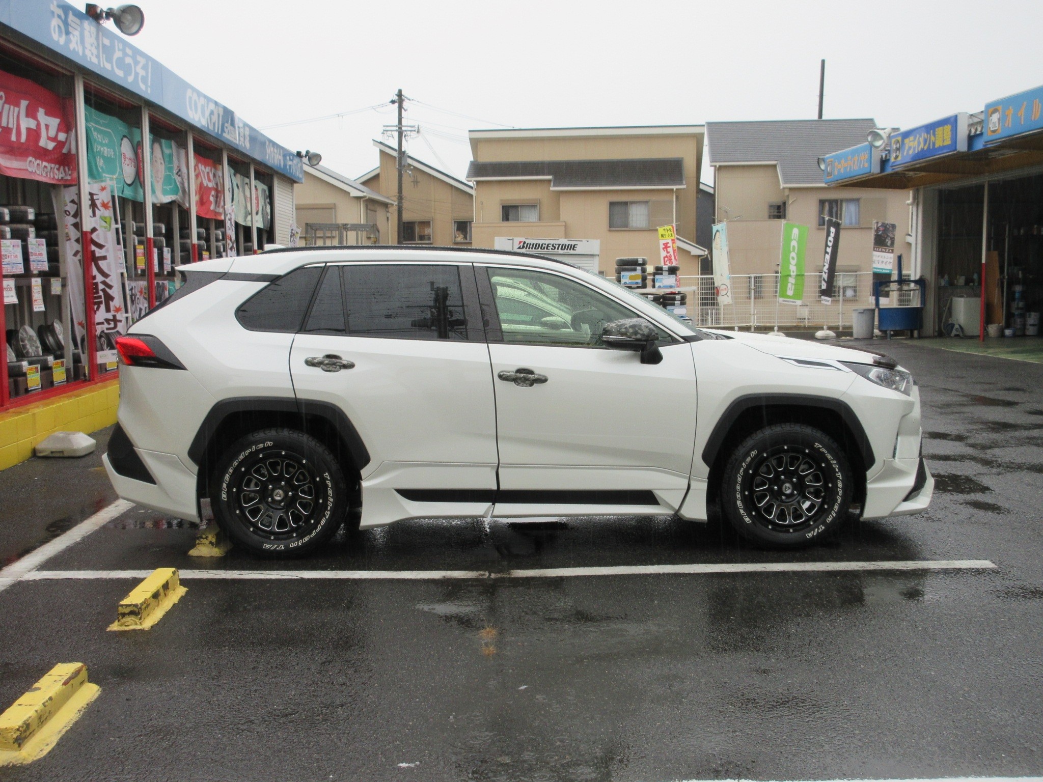 まだまだ流行りのリフトアップ | トヨタ RAV4 ハイブリッド 足