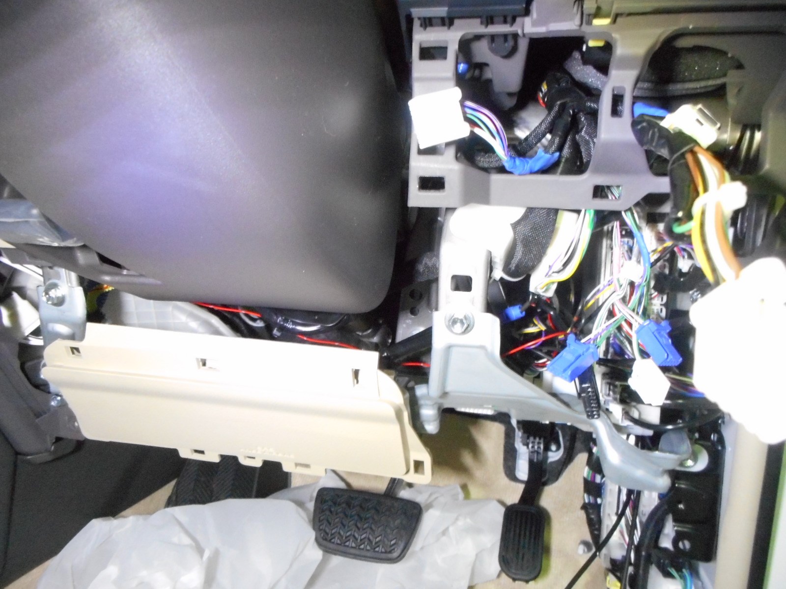 ランドクルーザー150プラド エンジンスターター トヨタ ランドクルーザー Av カーナビ ドライブレコーダー Etc Hid Led その他電装系 エンジンスターター取付 Pit作業レポート Cockpit Age3 コクピットエイジ 車 のカスタマイズにかかわるスタッフより