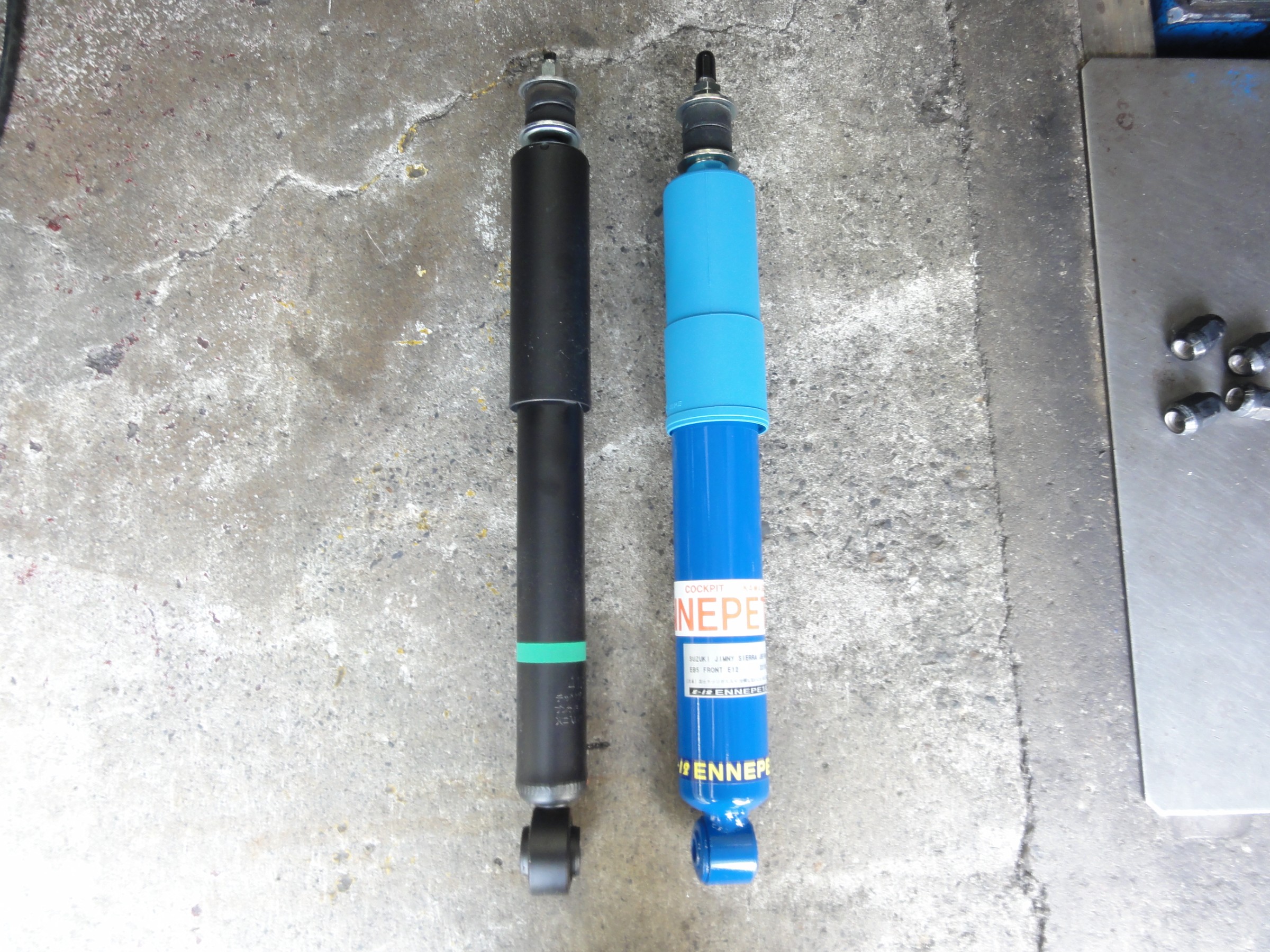 ジムニー シエラ(JB74W)エナペタル製Eー12ショックアブソーバー ジムニー シエラ(JB74W)エナペタル製Eー12ショックアブソーバー