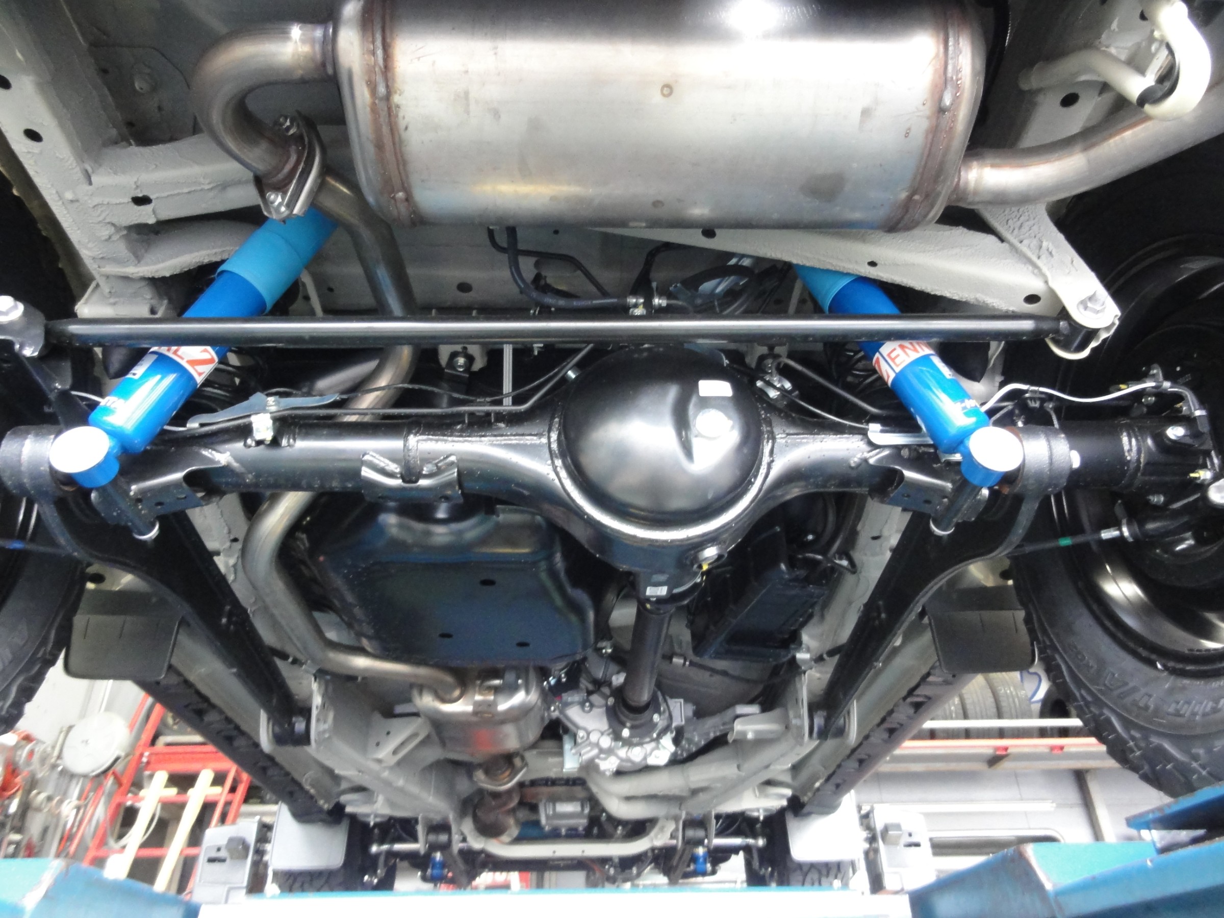 ジムニーシエラ　JB74W ショックアブソーバー　ステアリングダンパー 0128814_20240207091511_131_P_P