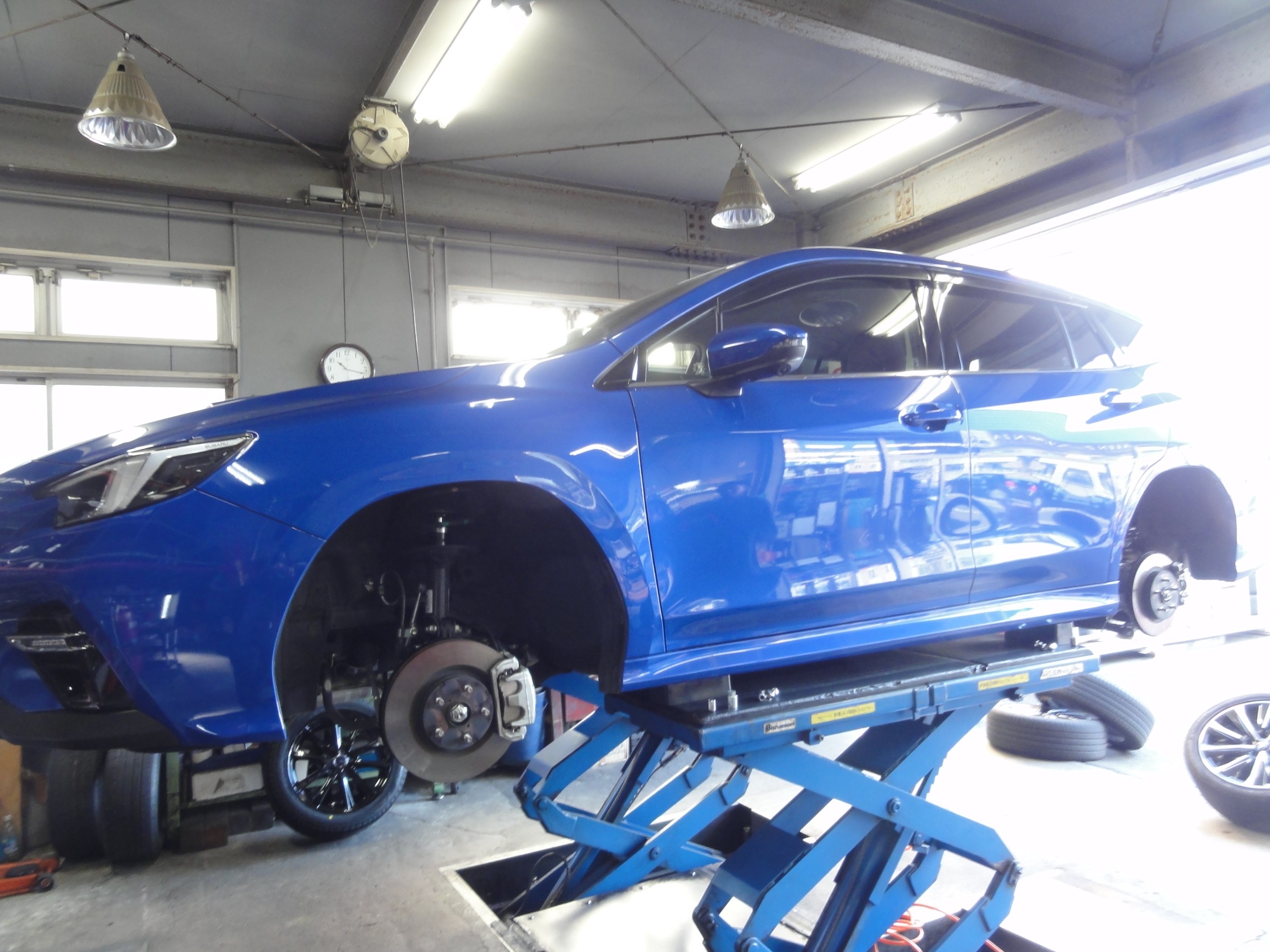 レヴォーグ（VNH）ブリヂストンのスタッドレスタイヤ「ブリザック VRX3