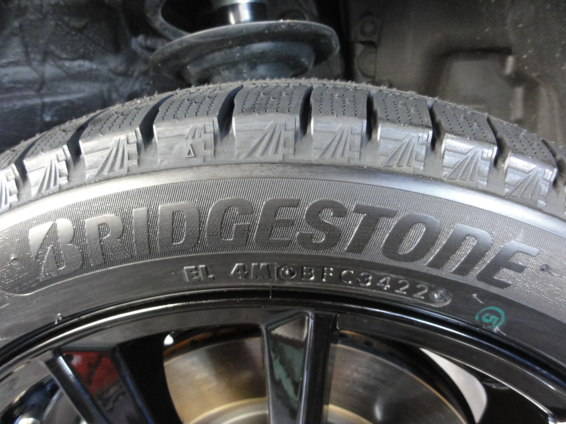 レヴォーグ（VNH）ブリヂストンのスタッドレスタイヤ