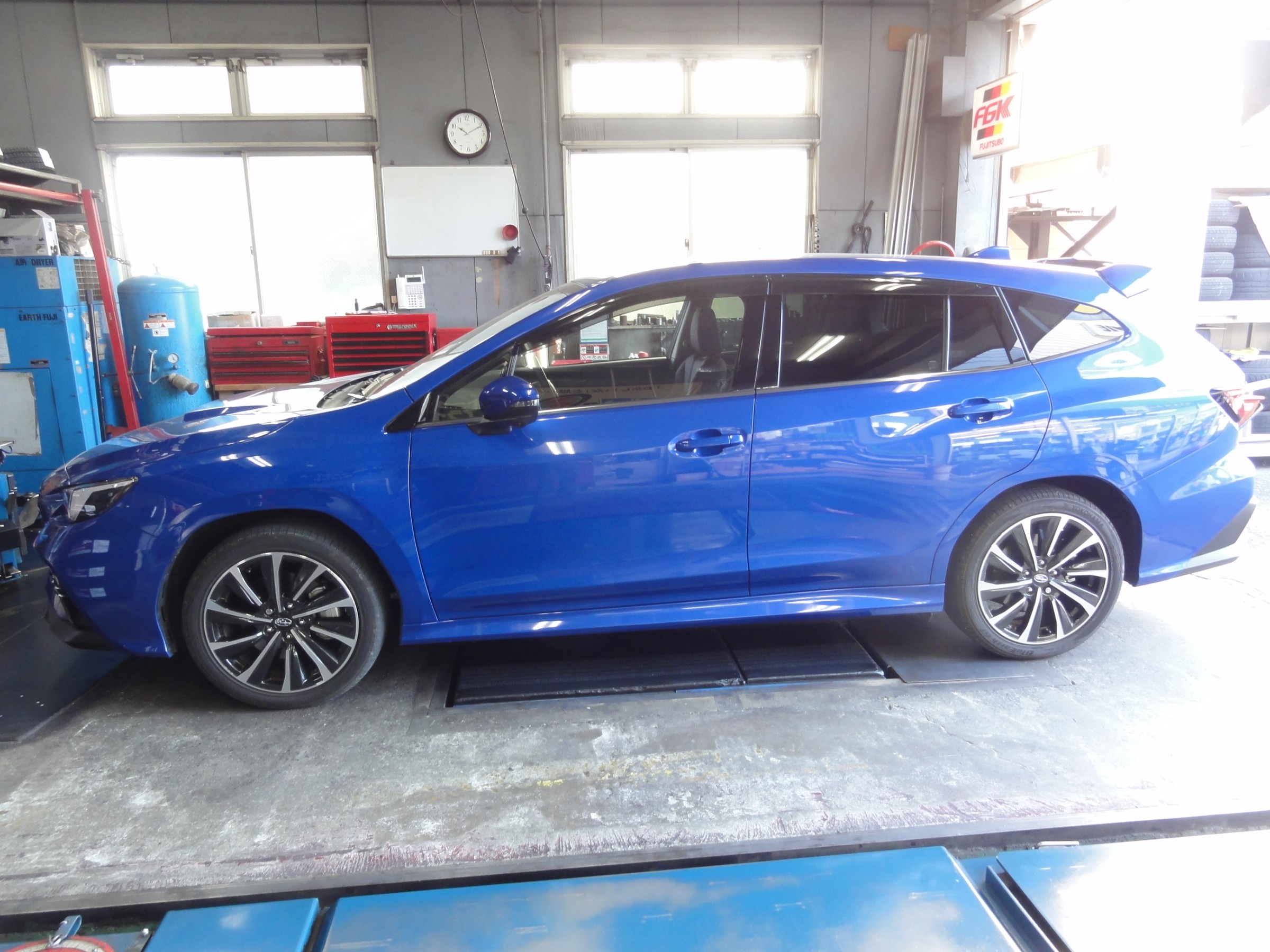 レヴォーグ（VNH）ブリヂストンのスタッドレスタイヤ「ブリザック VRX3