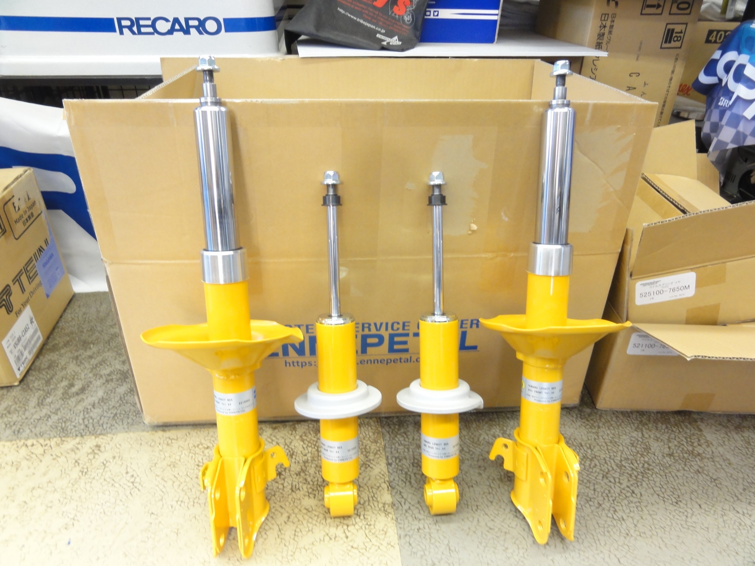 レガシィ B4（BE5）エナペタル製純正ビルシュタインリビルト品装着