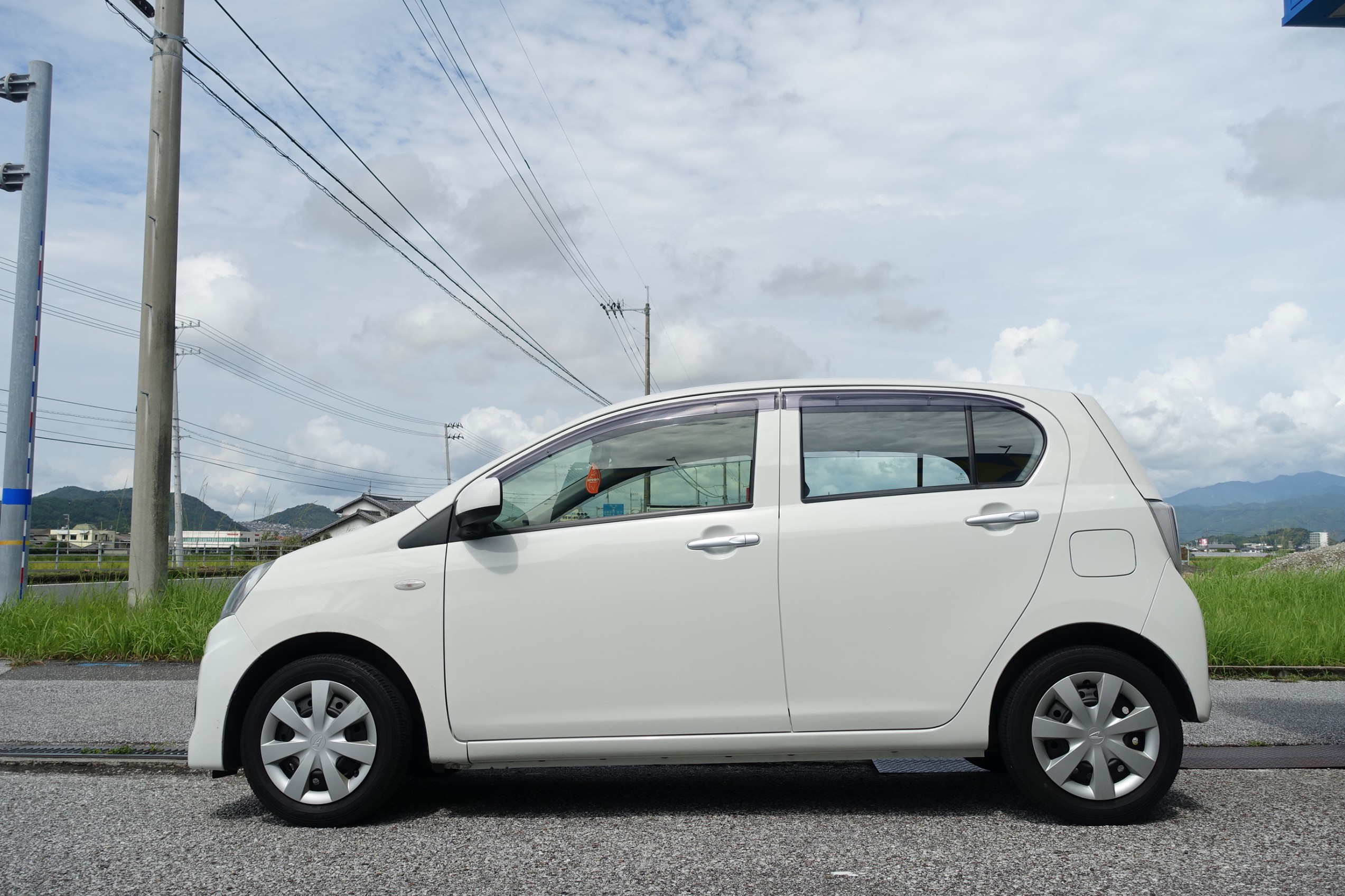 セカンドカーに燃費が良いミライース(LA300S)を購入したんです セカンドカーに燃費が良いミライース(LA300S)を購入したんです