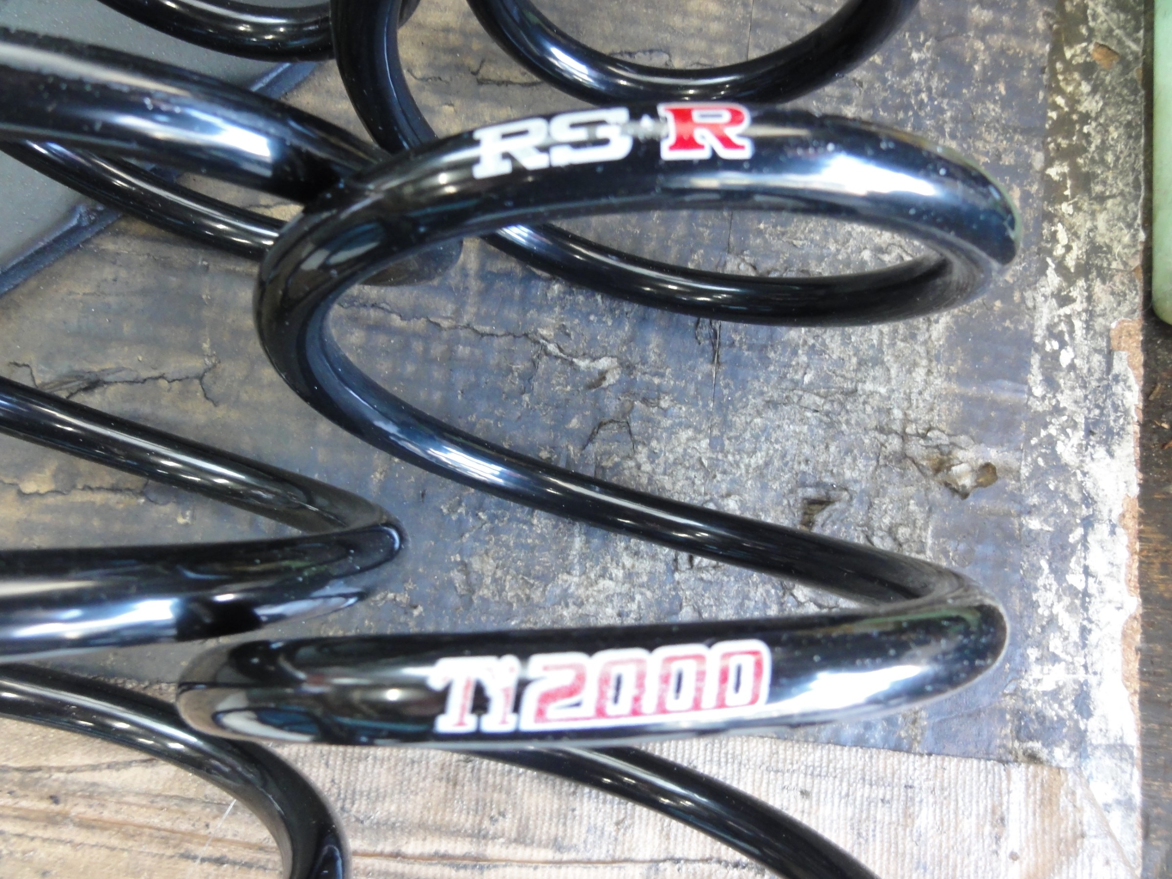 アクア（NHP10）RS-R製ローダウンスプリング「Ti2000：ハーフ