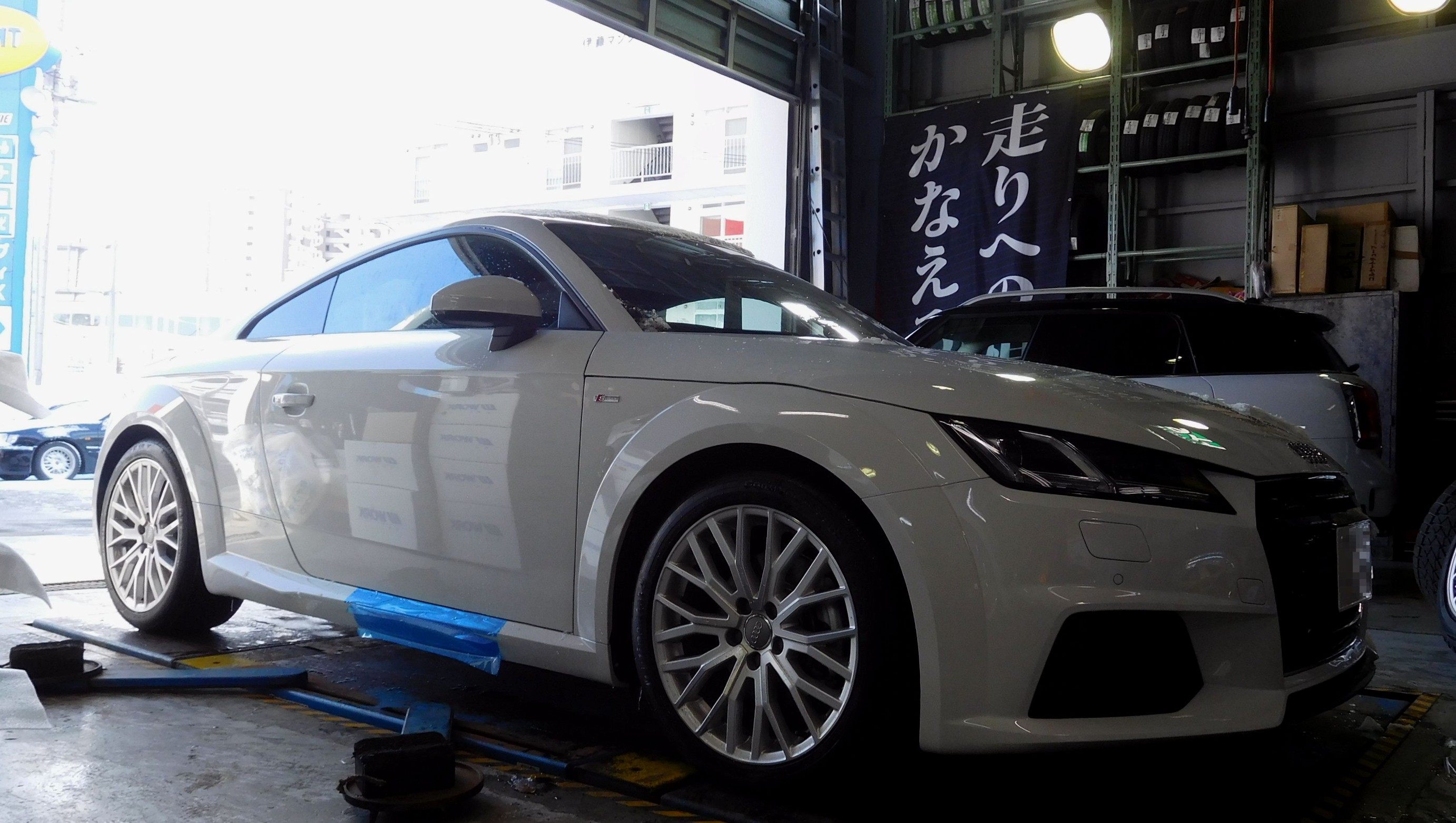 新車 AUDI TT に スロコンPPT2 & サブコンPPE & レーダー取付と TV