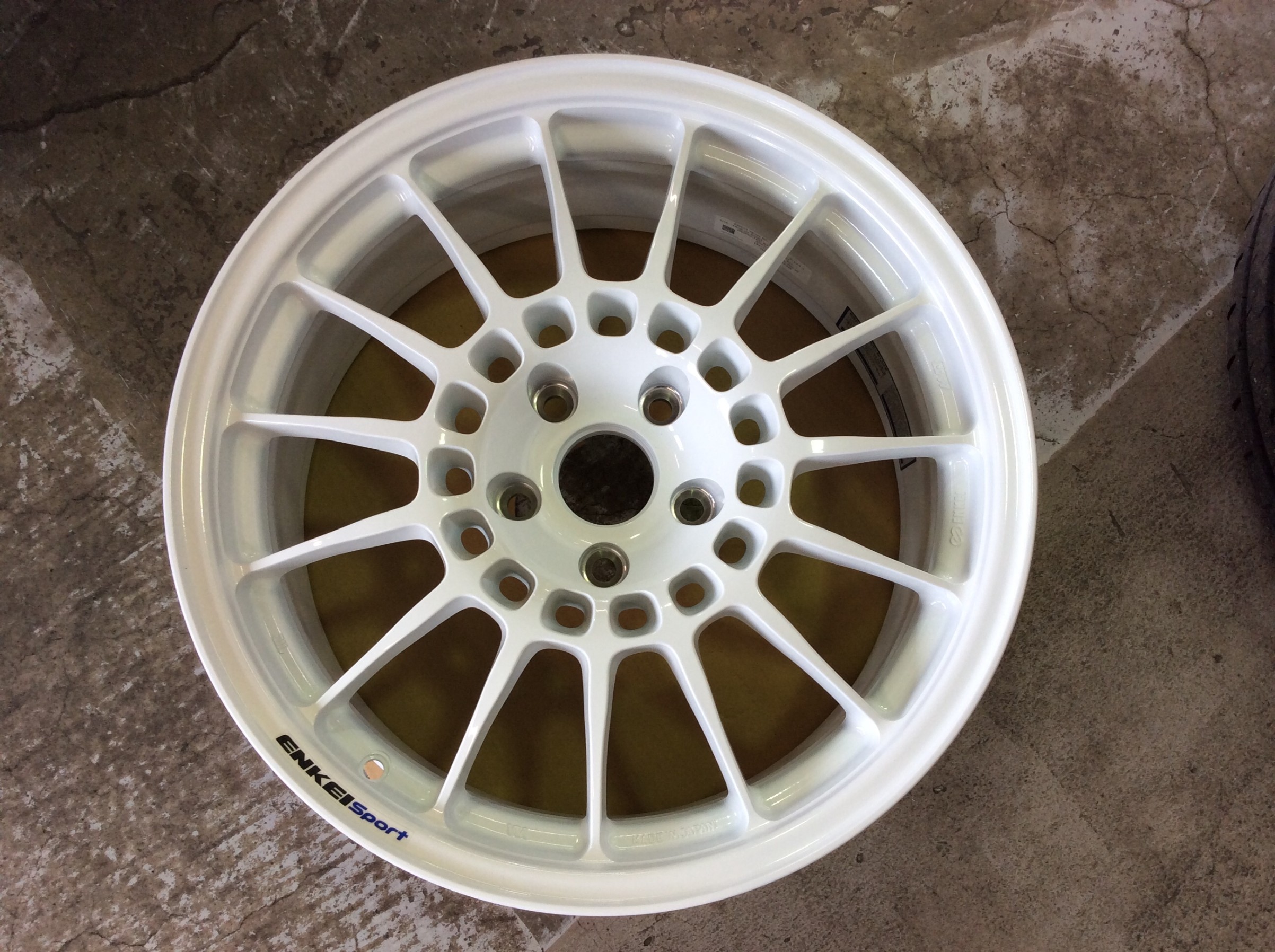 スタッドレスタイヤに交換します！ | スタッフ日記 | コクピット 名取