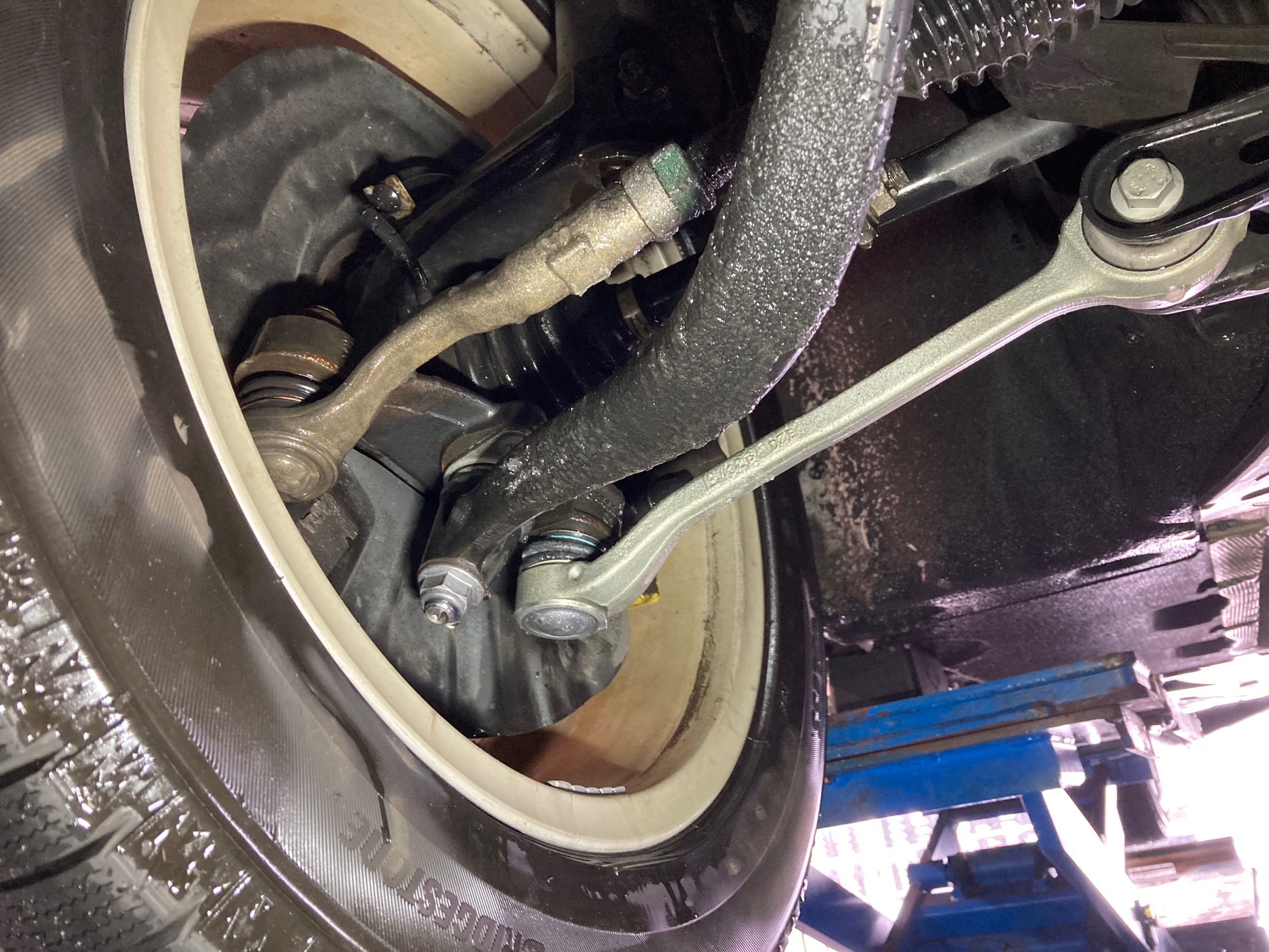 2台のBMW「足回りリフレッシュ」☆ | BMW X1 足まわり（サスペンション