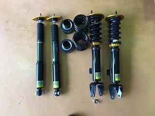 クライスラー300 Xyz車高調装着 クライスラー 足まわり サスペンション ブレーキ 足まわり サスペンション ブレーキ サスペンションパーツ関連取付 スタッフ日記 コクピット コジマ 車のカスタマイズにかかわるスタッフより