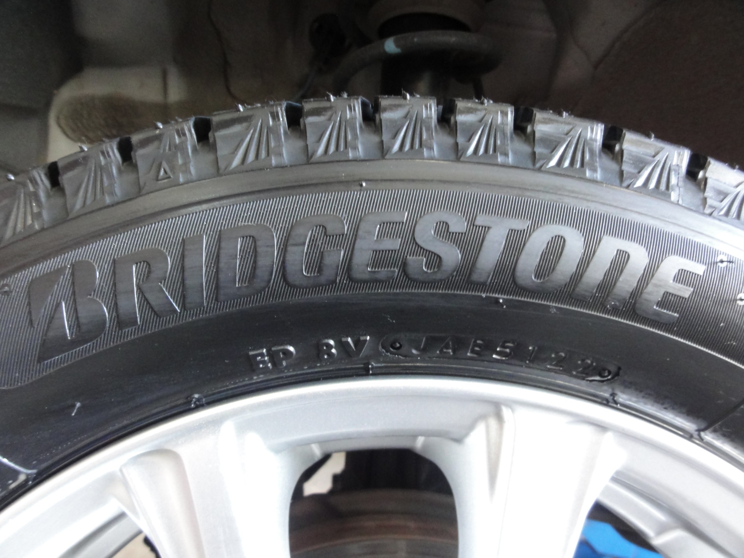 ムーヴ キャンバス ブリヂストンのスタッドレスタイヤ「ブリザック