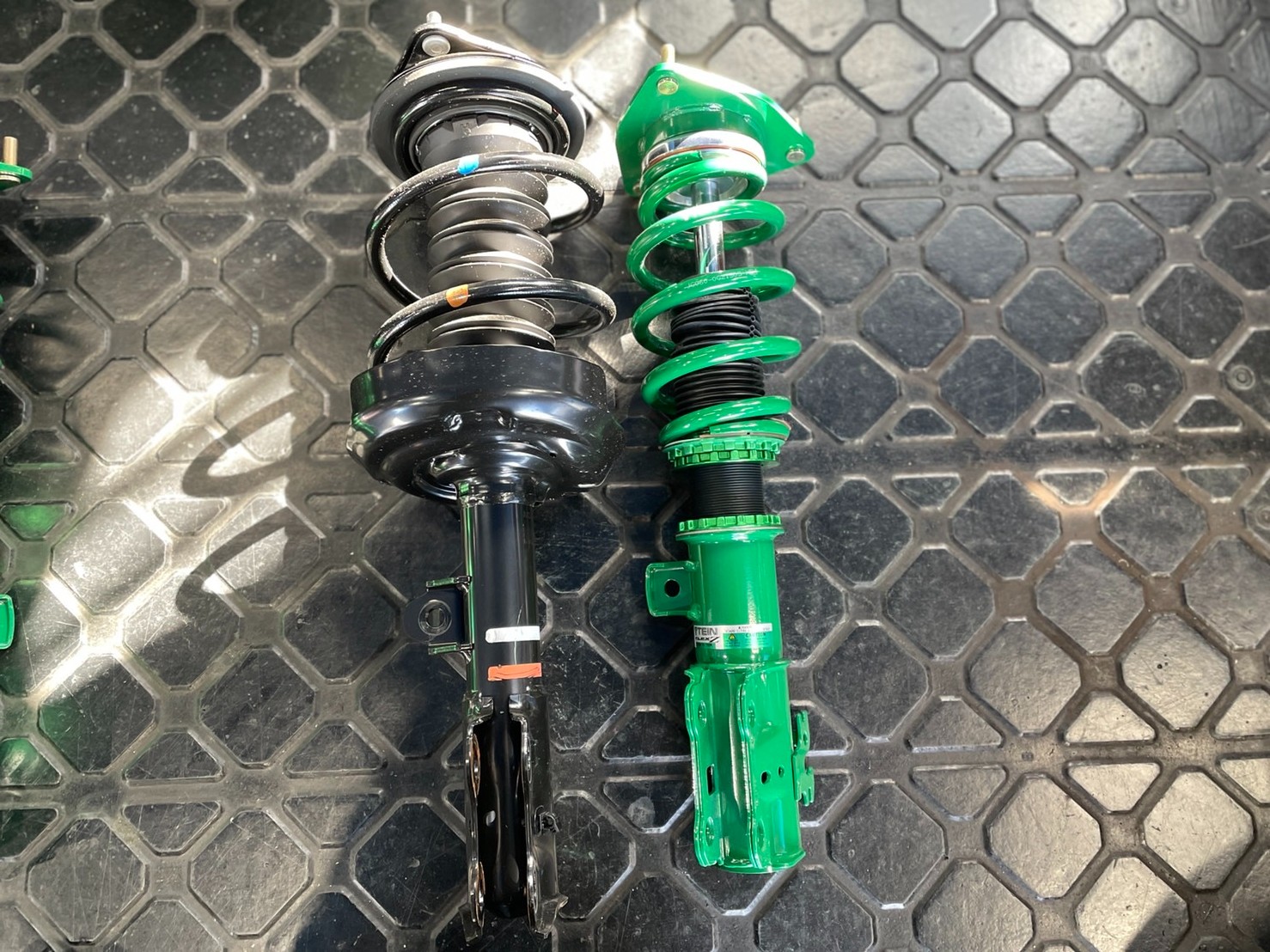 ☆新型 ヴォクシー 納車直後にローダウン☆ | トヨタ ヴォクシー 足