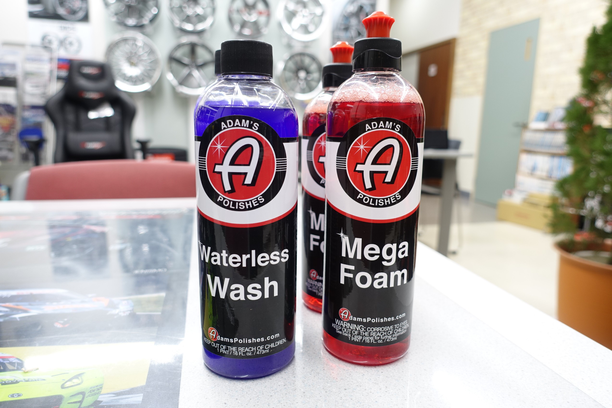 早くもアダムスポリッシュの初荷が到着しましたが、日本初入荷の新商品